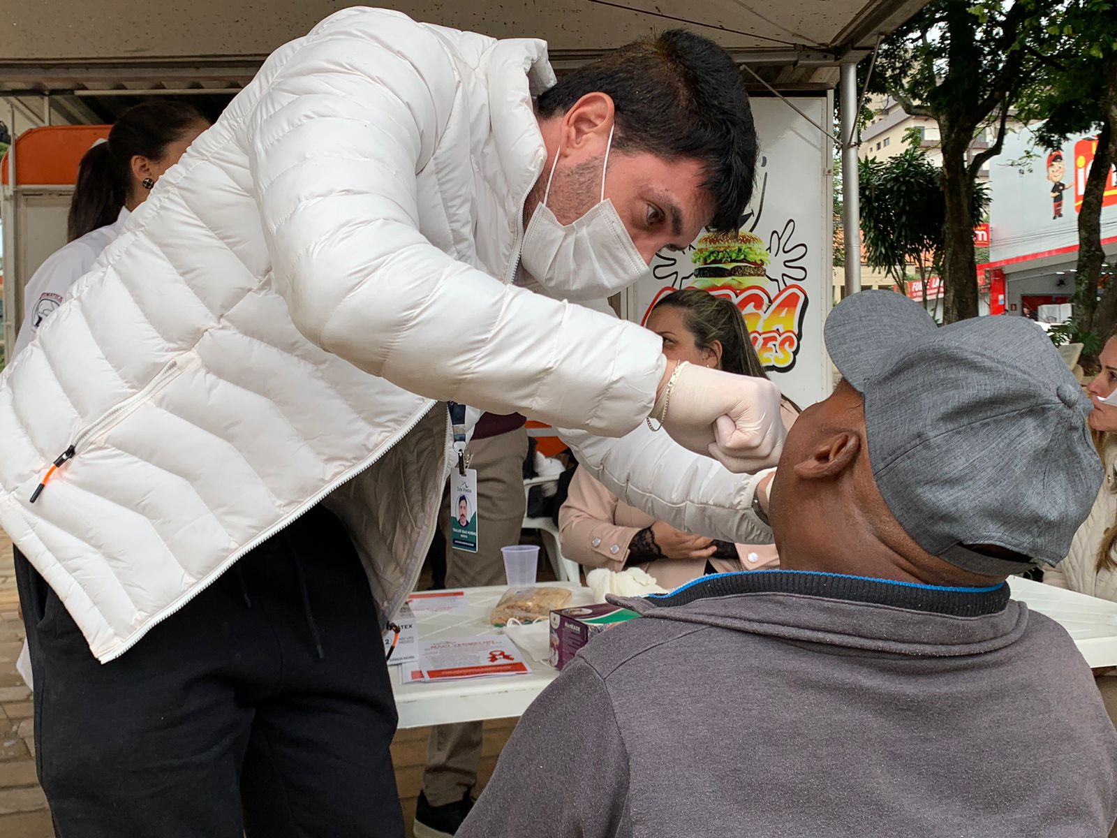Prefeitura de Três Pontas realiza ação inédita de prevenção ao câncer bucal na Praça da Fonte