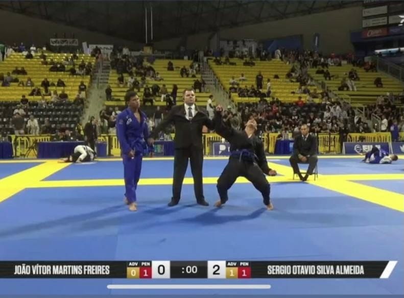 De Três Pontas para o mundo: Sérgio Otávio conquista título mundial de jiu-jitsu nos Estados Unidos