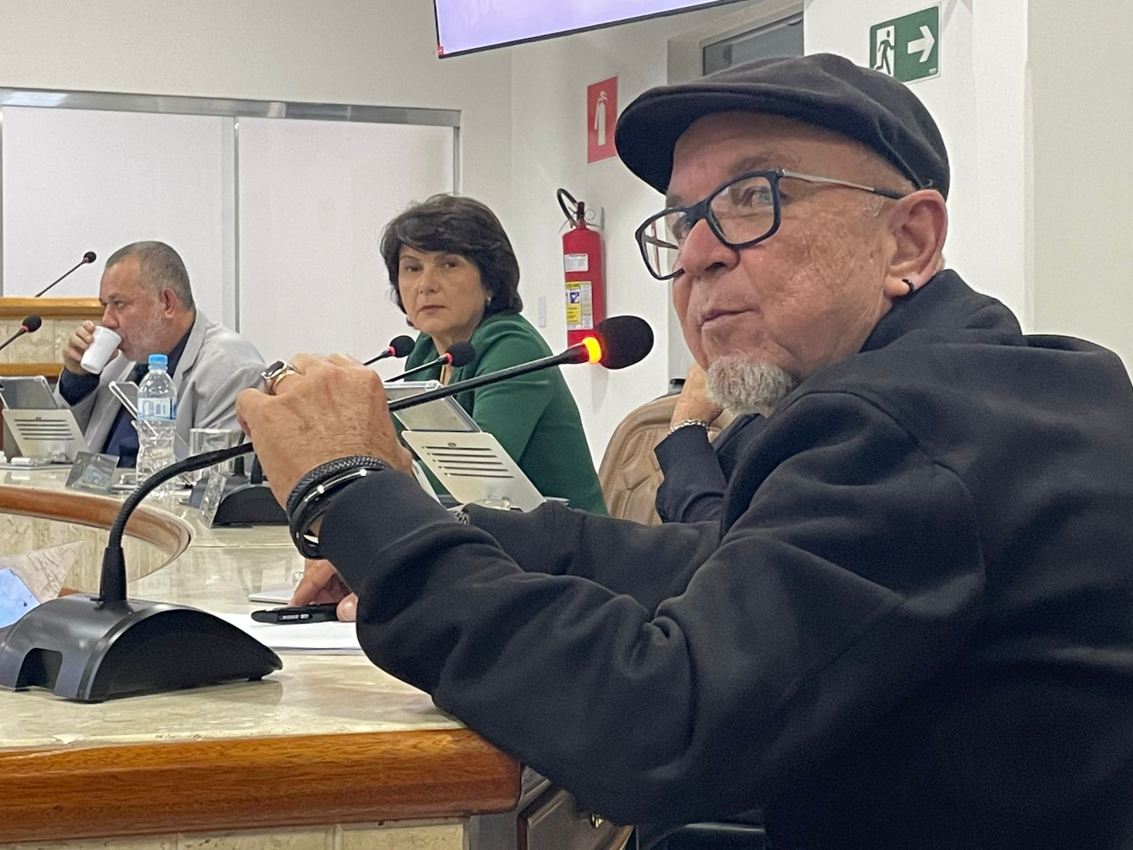 Câmara retoma tranquilidade e aprova melhorias para o Centro Comunitário do Jardim das Esmeraldas