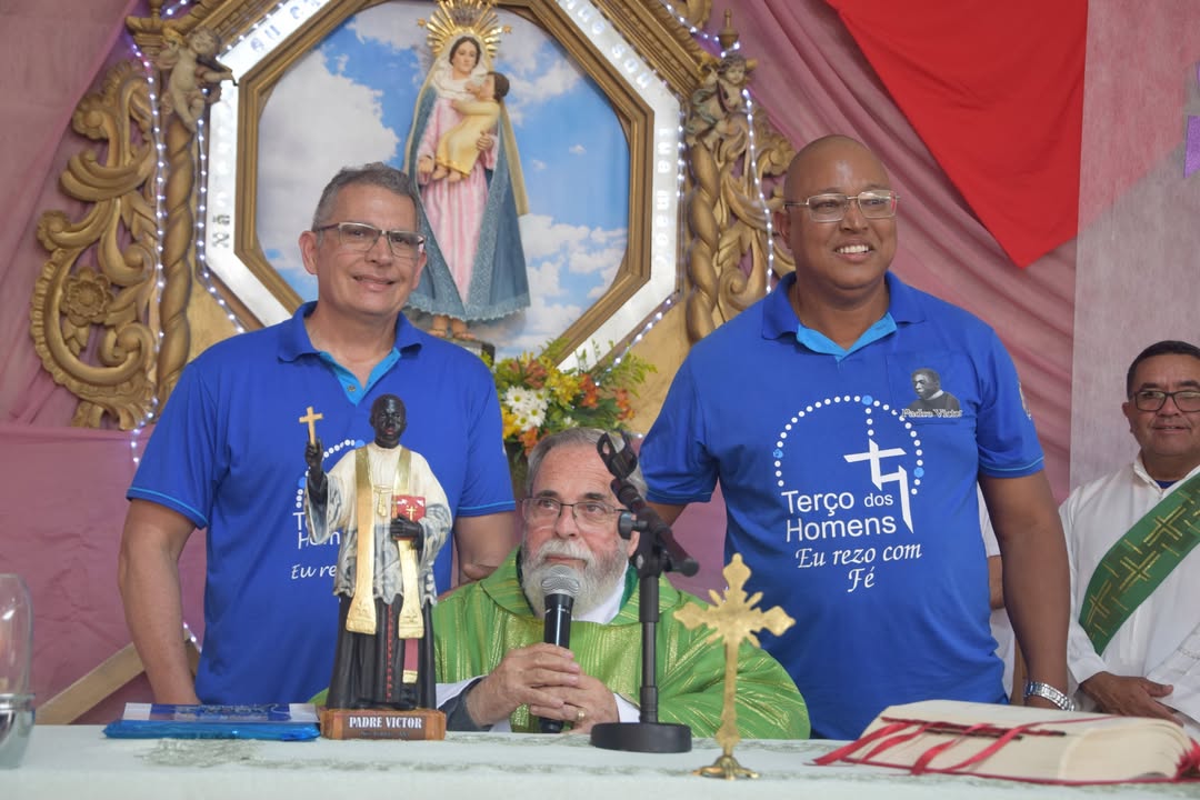 Terço dos Homens vive encontro de fé marcante com Padre Antônio Maria e entrega imagem de Padre Victor