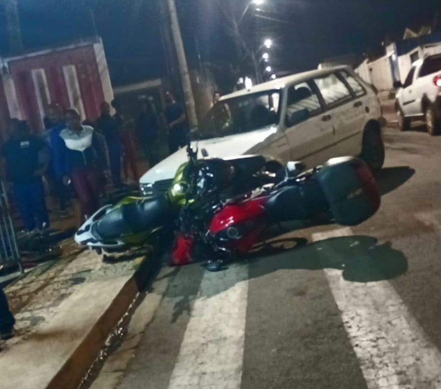 Acidente de trânsito envolve seis veículos no bairro Aristides Vieira