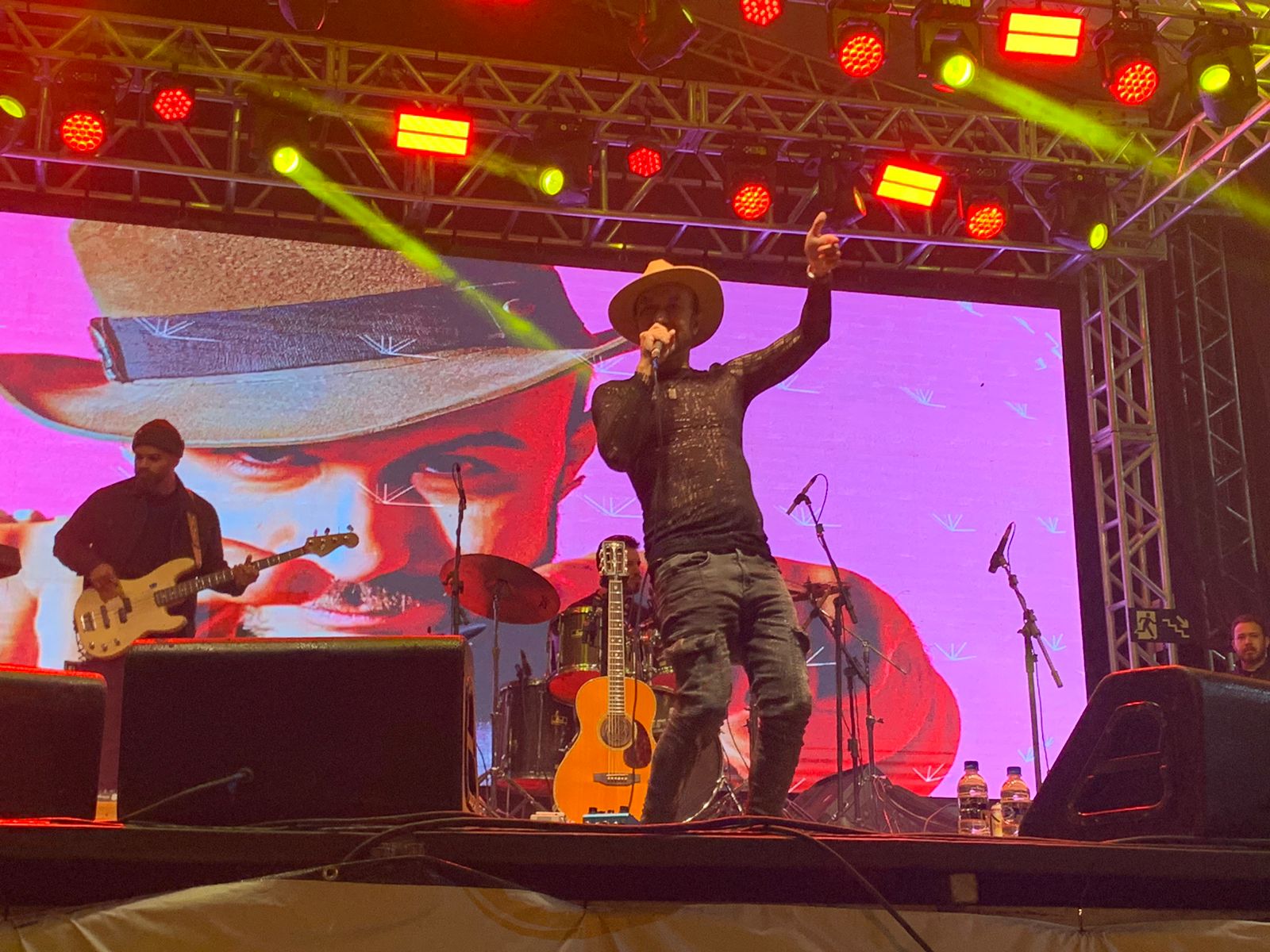 Show de Nanno Viana surpreende e marca a noite de aniversário de Três Pontas