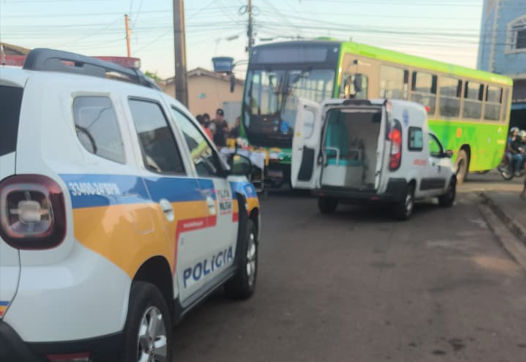 Idoso é atropelado por ônibus no bairro Aristides Vieira