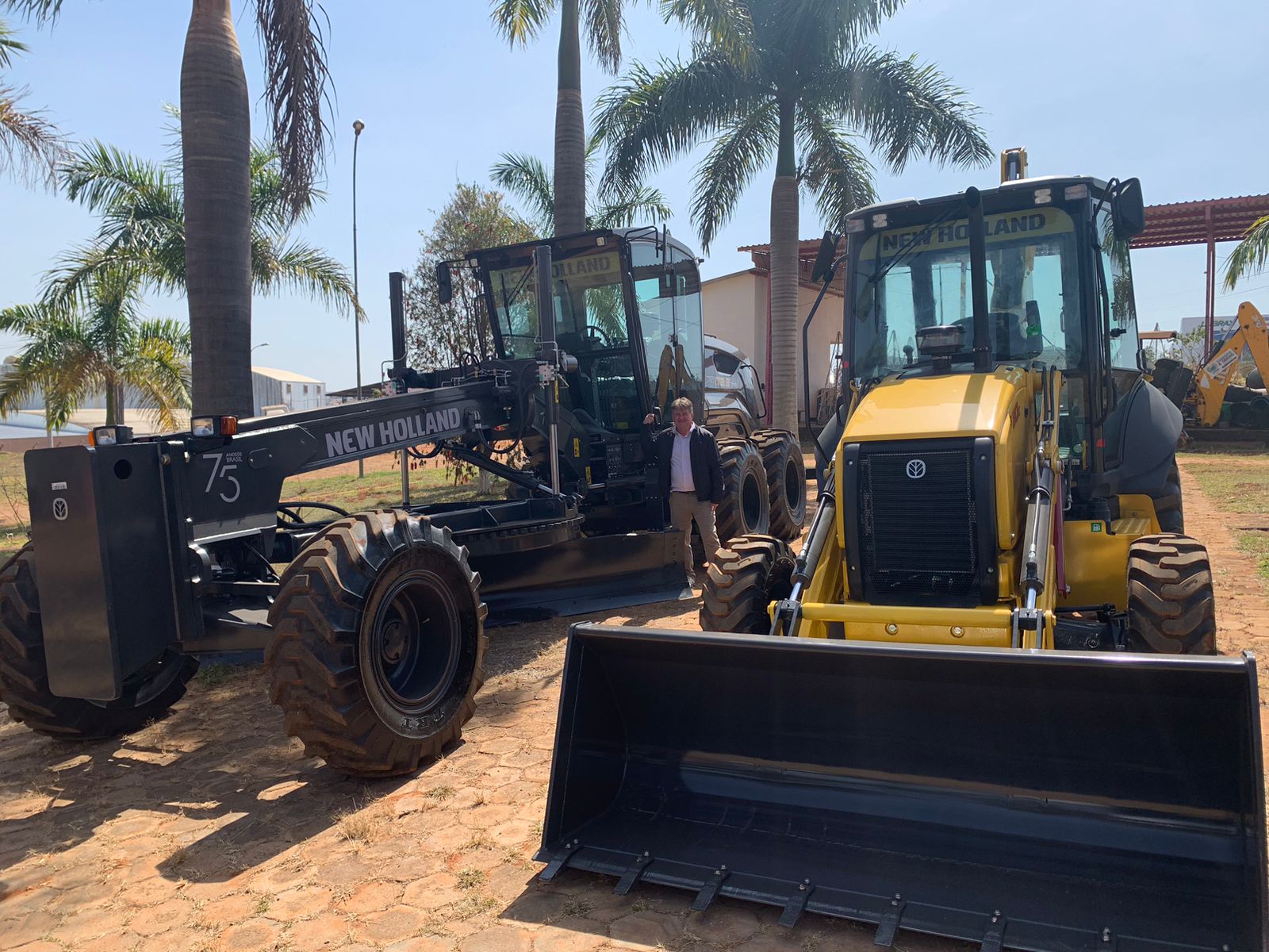 Prefeitura amplia frota com novas máquinas e anuncia economia com compra de caminhão equipado