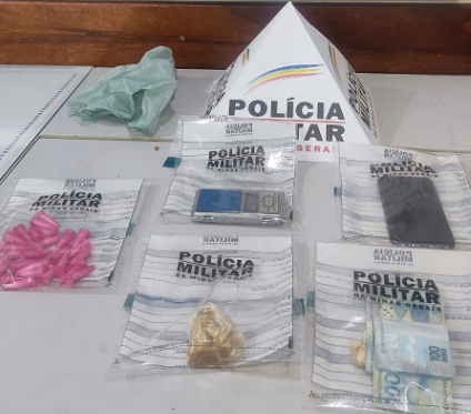 Denúncia de mãe leva Polícia Militar a prender filho com drogas em casa