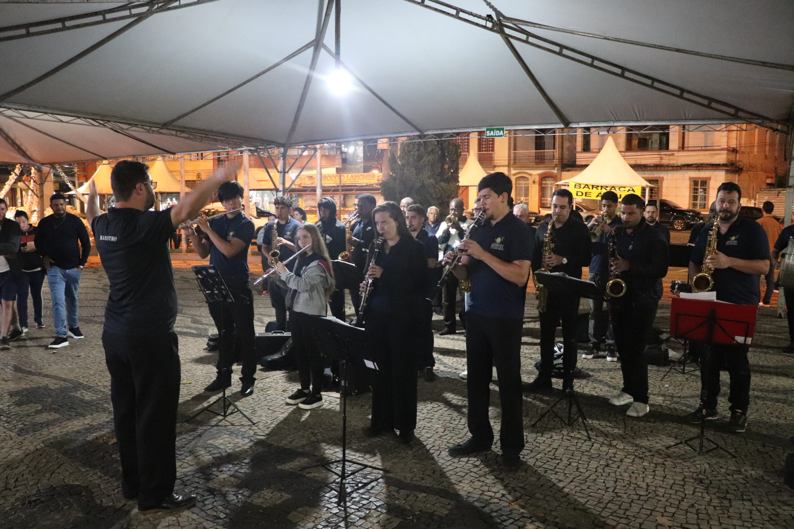 Música e fé: Corporação Musical recebe romeiros na madrugada do Dia do Beato Padre Victor
