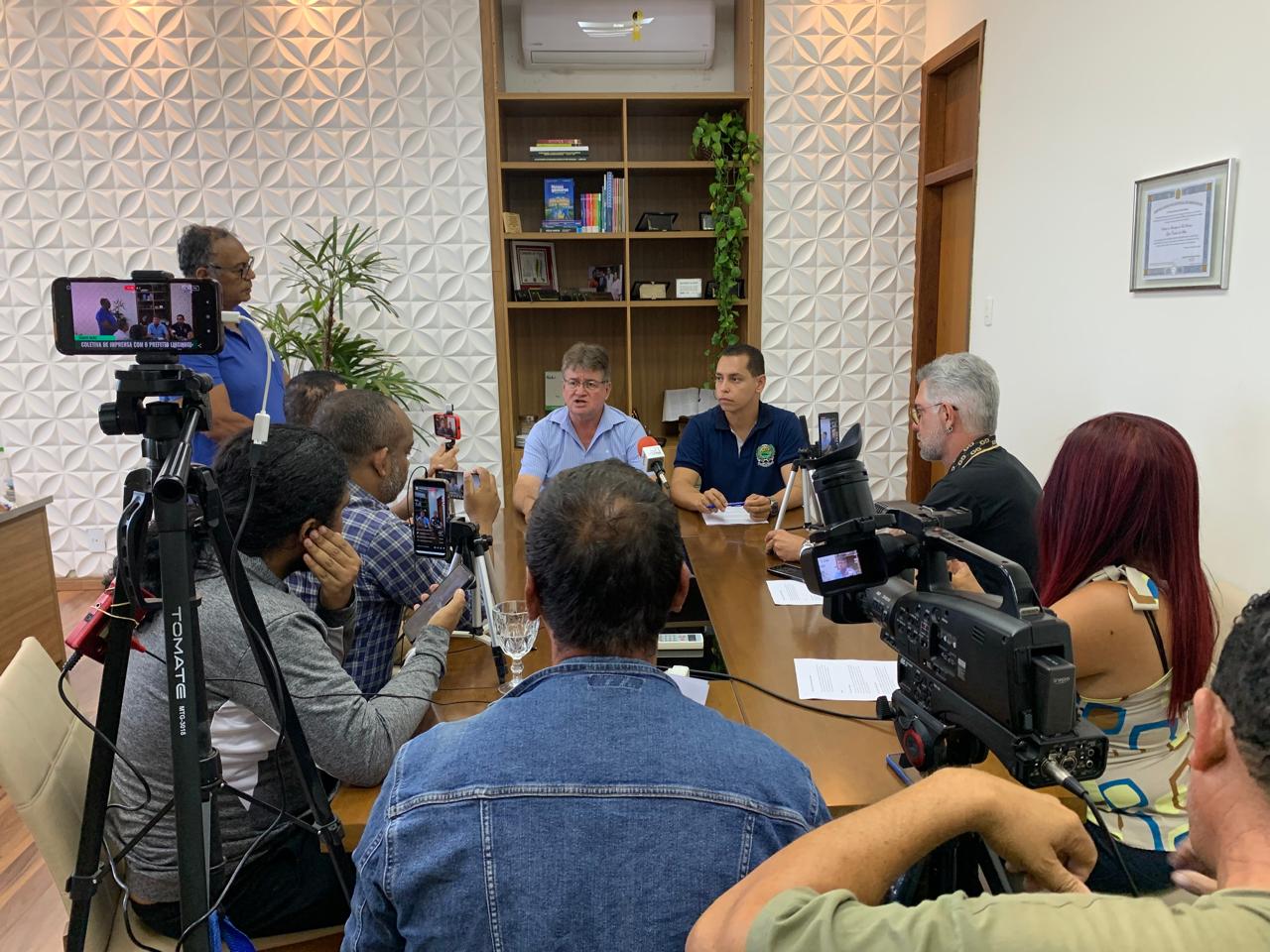 Administração realiza coletiva de imprensa e aborda ações de 8 meses de governo