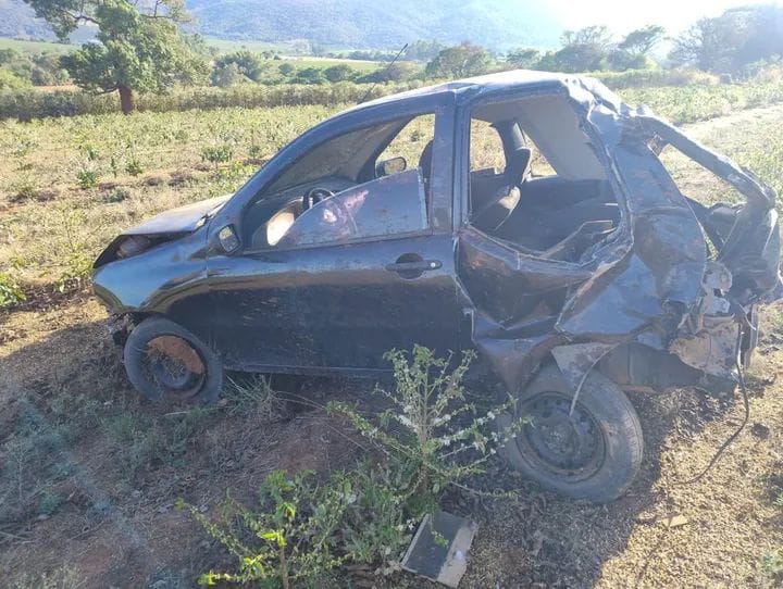 Rapaz de 27 anos de Três Pontas morre após capotar carro na rodovia de Campos Gerais