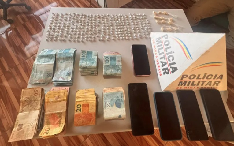 Idosa de 86 anos é presa, suspeita de ser líder do tráfico de drogas em Campanha