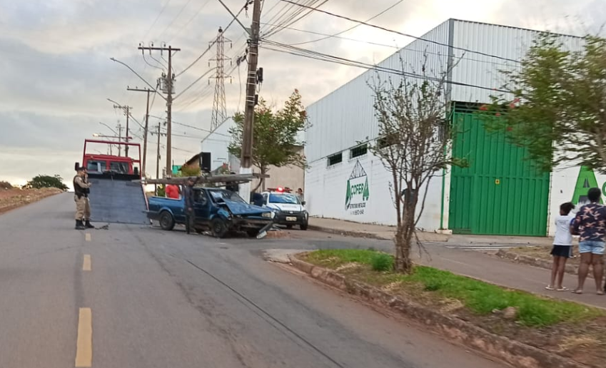 Capotamento no Jardim das Acácias é registrado por câmeras de segurança