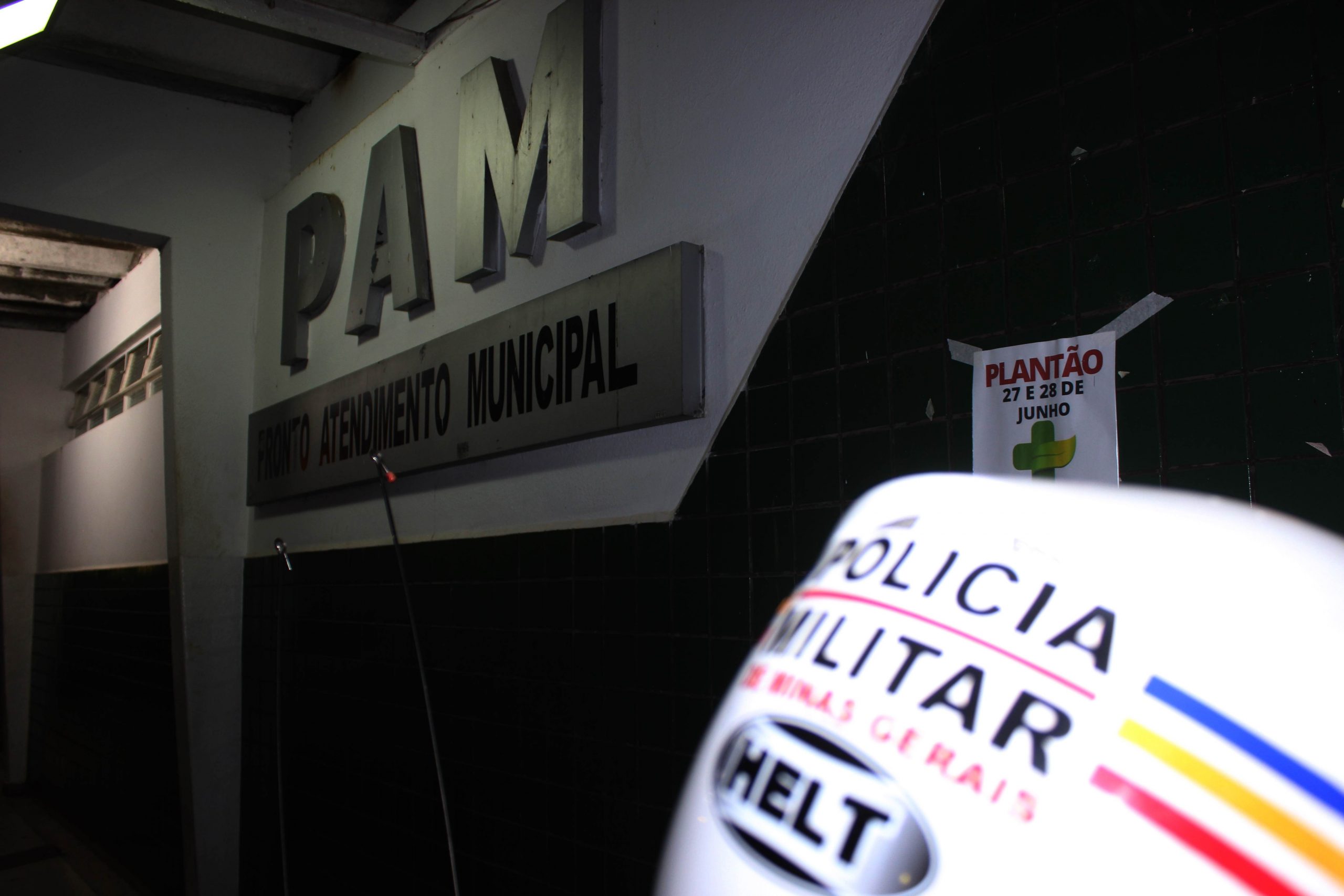 Dois jovens ficam feridos em acidente no Centro de Três Pontas