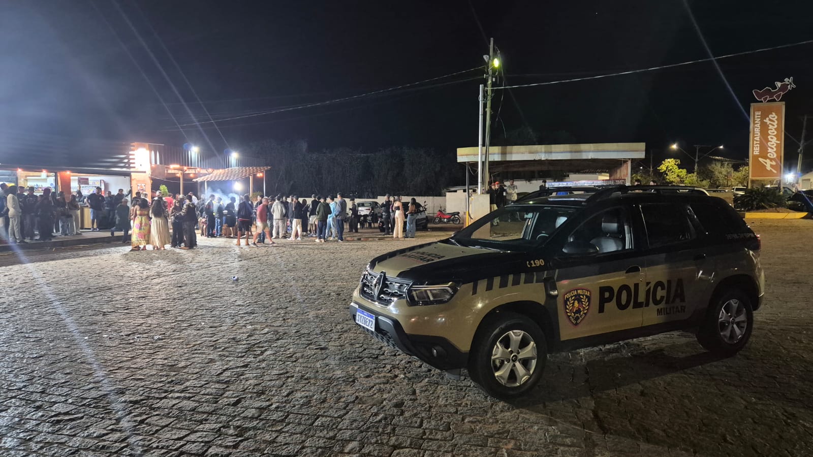 Arma carregada é apreendida, após rapaz atirar em loja de conveniência de posto de combustíveis