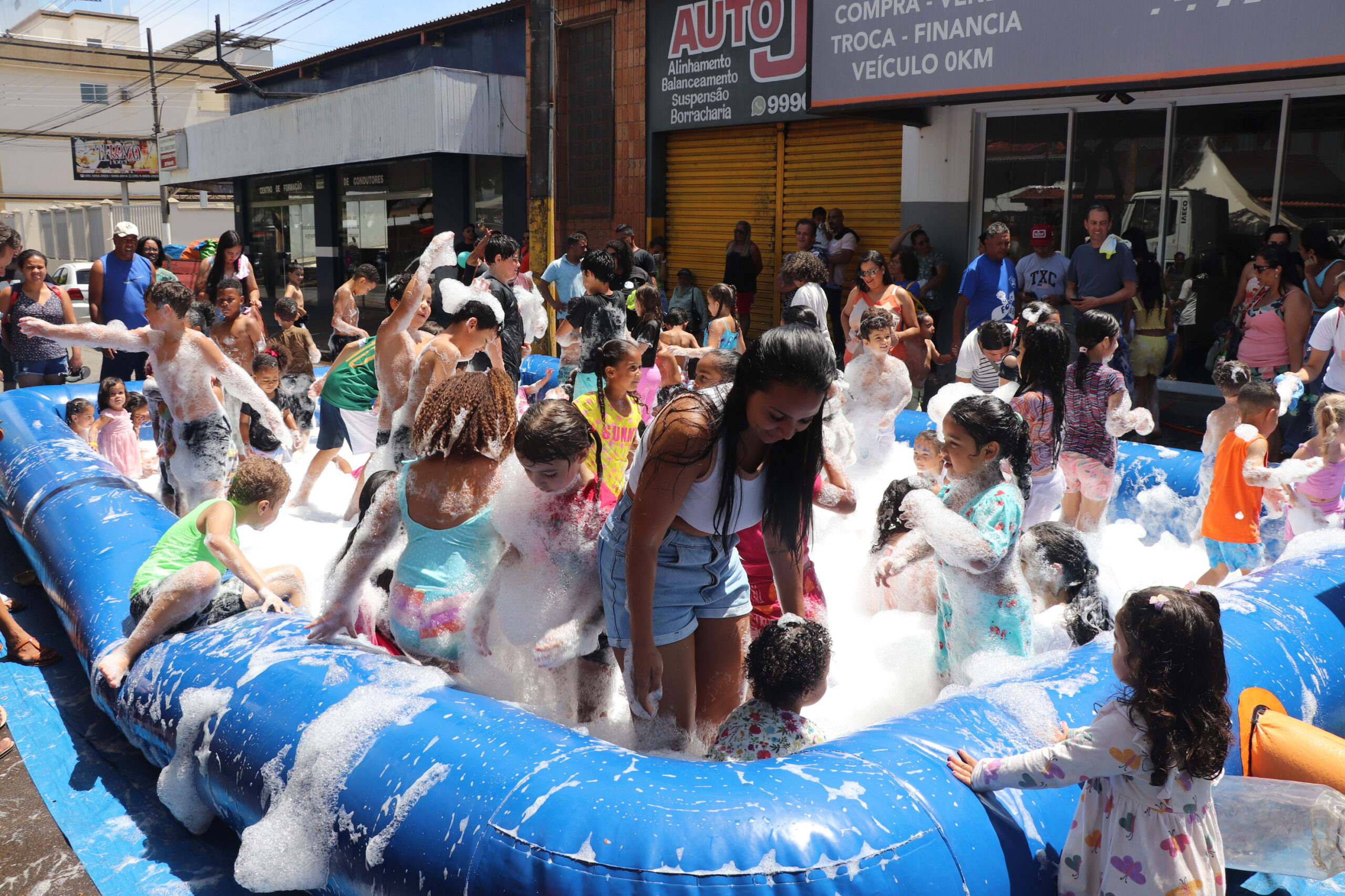 Festa do Dia das Crianças leva alegria e diversão às famílias trespontanas na Avenida