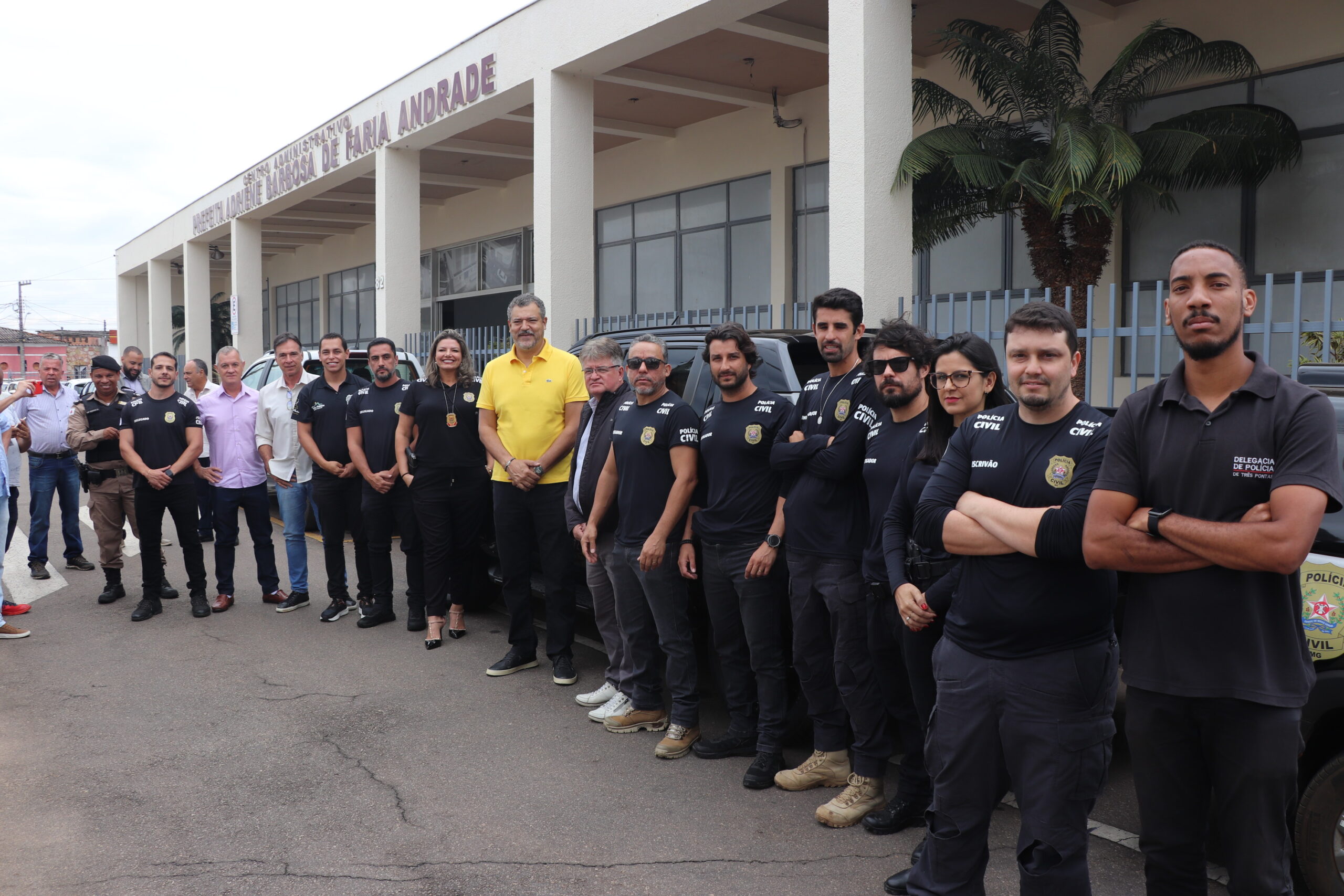 Deputado Mário Caixa entrega viatura zero km para o Núcleo da Delegacia Rural de Três Pontas