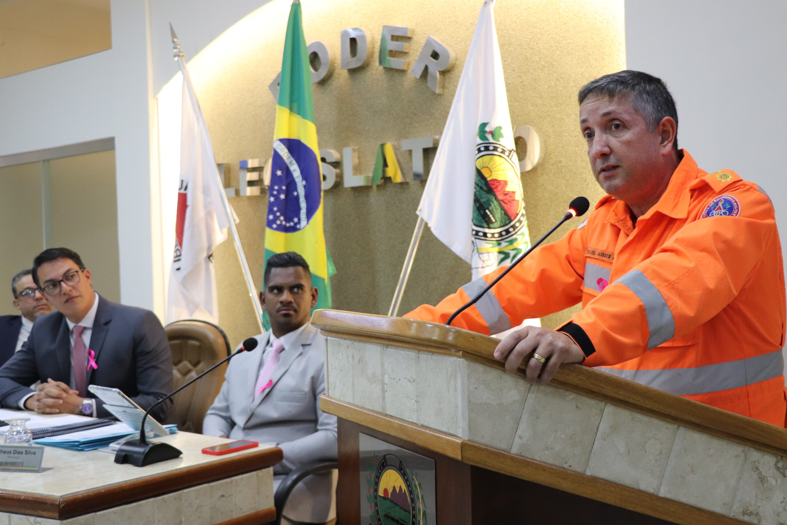 Câmara recebe visita do Comandante dos Bombeiros da região e aprova inclusão do Parlamento Jovem no COMJUVE