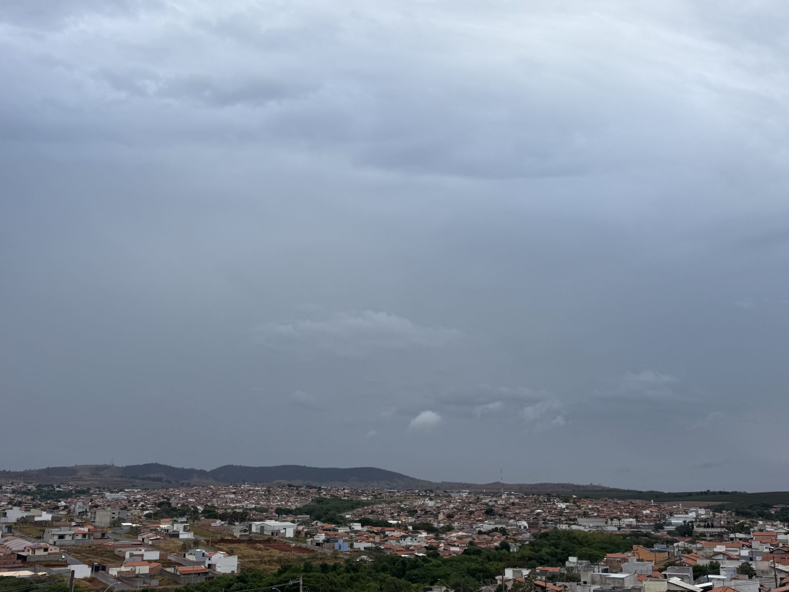 Final de semana com variações no céu e alívio no calor em Três Pontas