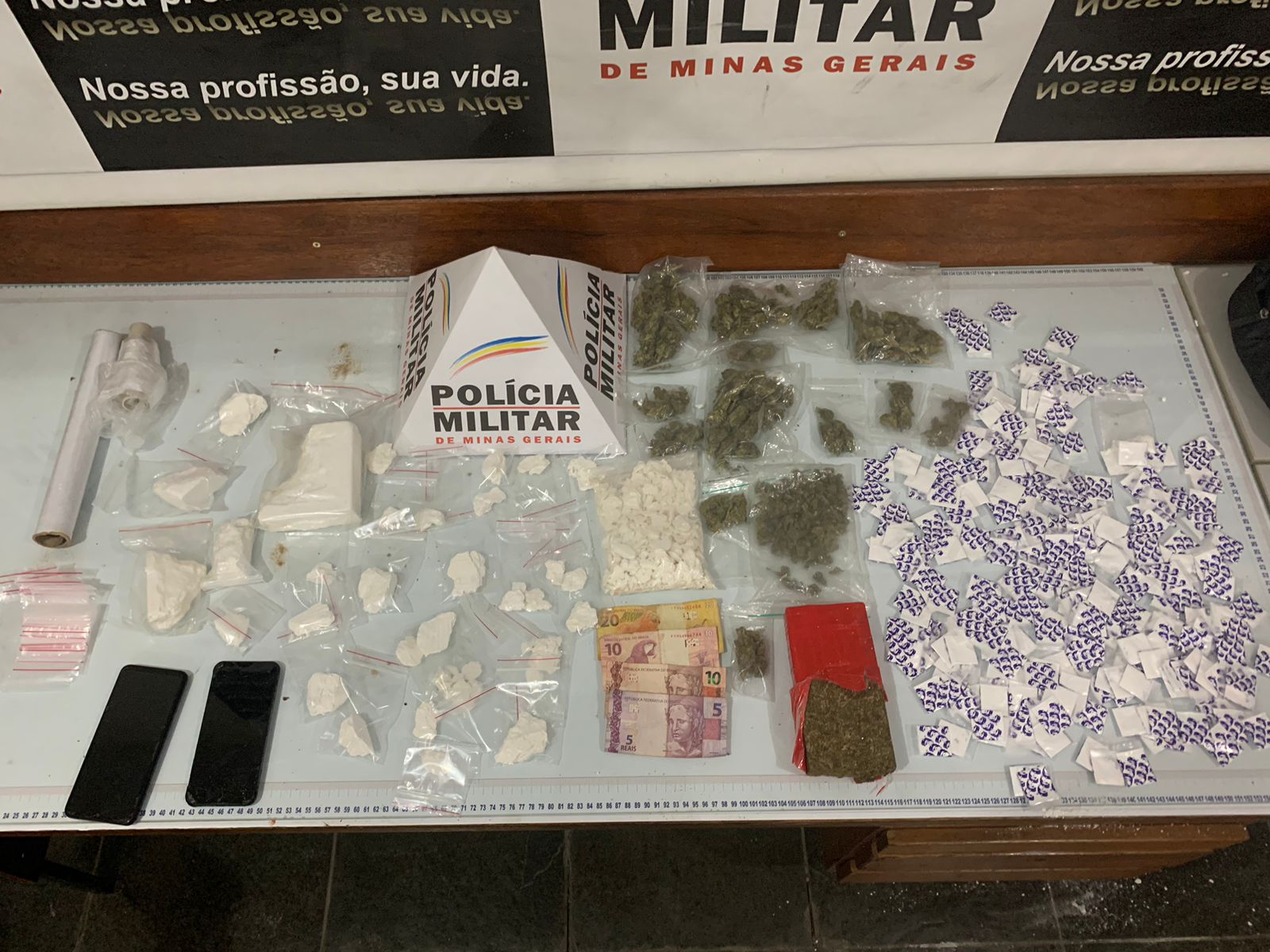 Operação no bairro Santa Margarida resulta na apreensão de mais de R$ 100 mil em drogas