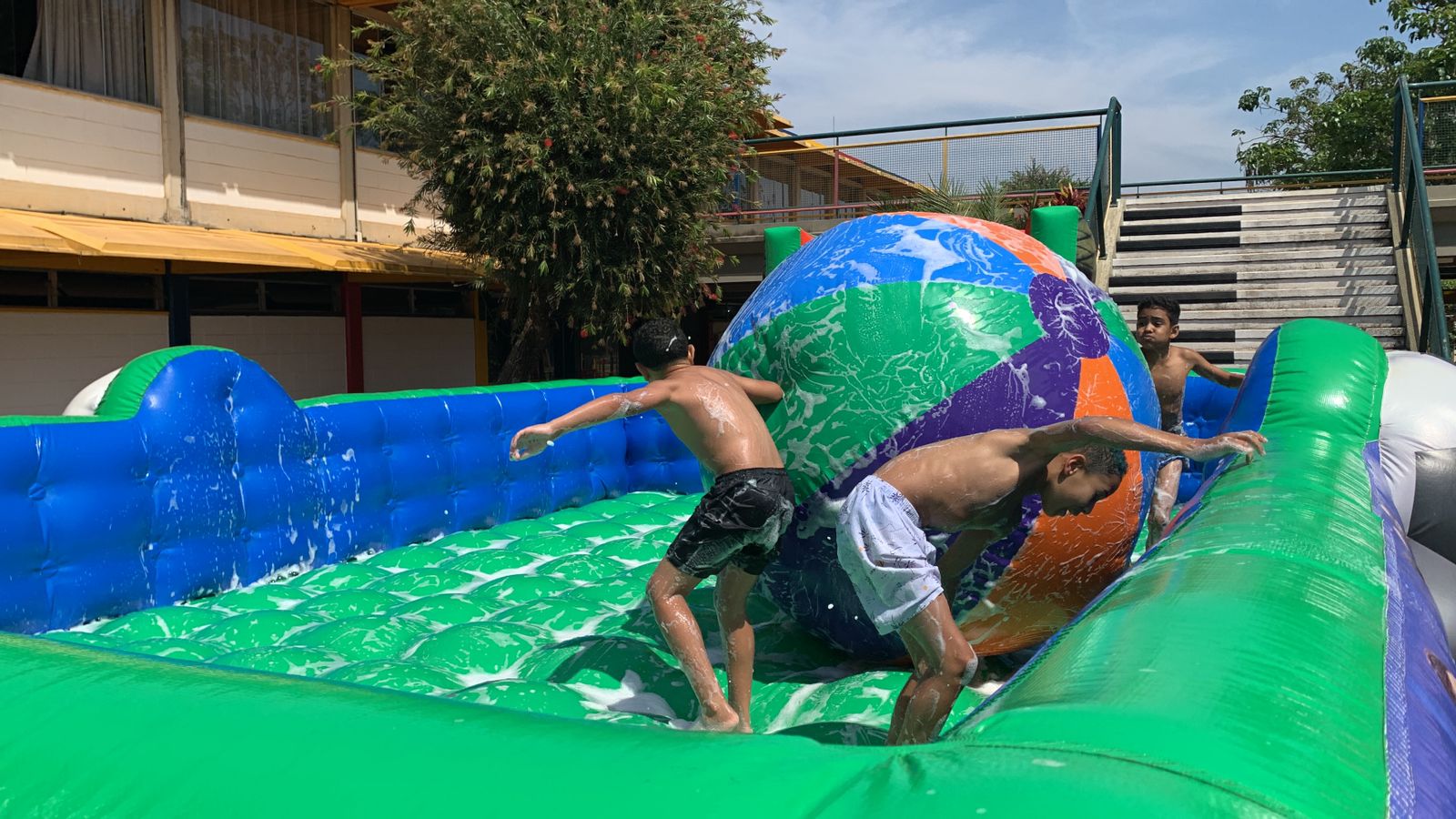 Três Pontas celebra o Dia das Crianças com festa, brincadeiras e solidariedade na Avenida Oswaldo Cruz