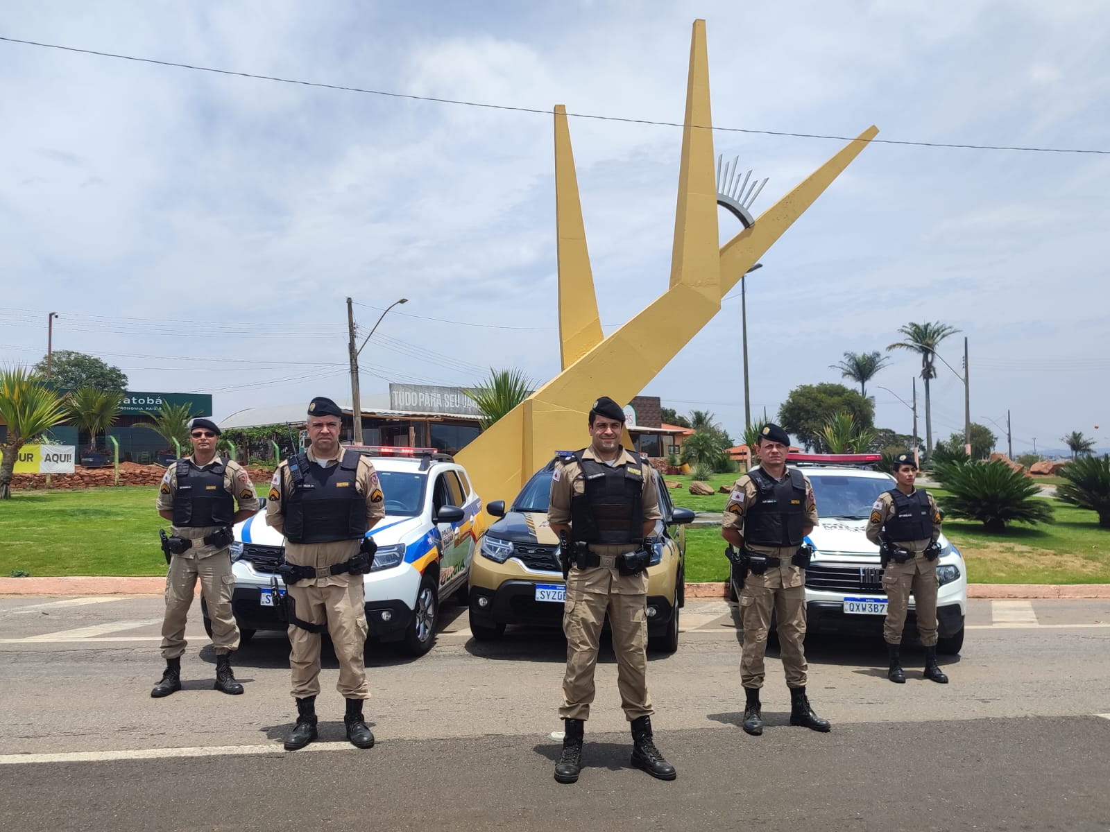PM de Três Pontas prestam homenagem aos policiais mortos no Rio de Janeiro