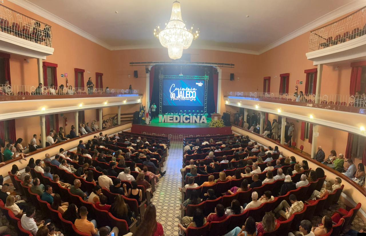 Curso de Medicina do Grupo Unis marca novo capítulo para o Sul de Minas com a Cerimônia do Jaleco da primeira turma