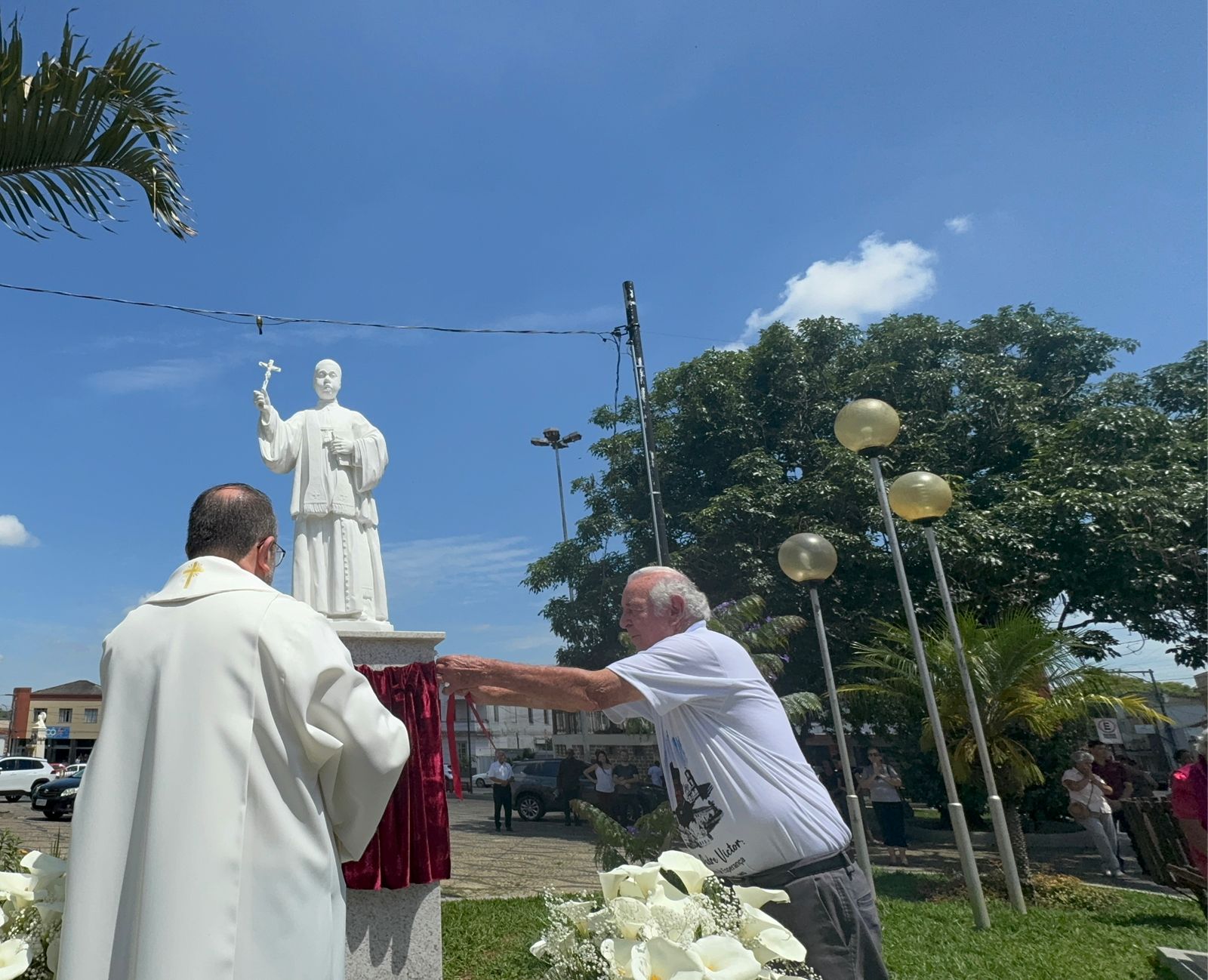 Novo monumento celebra marco de 10 anos da beatificação de Padre Victor