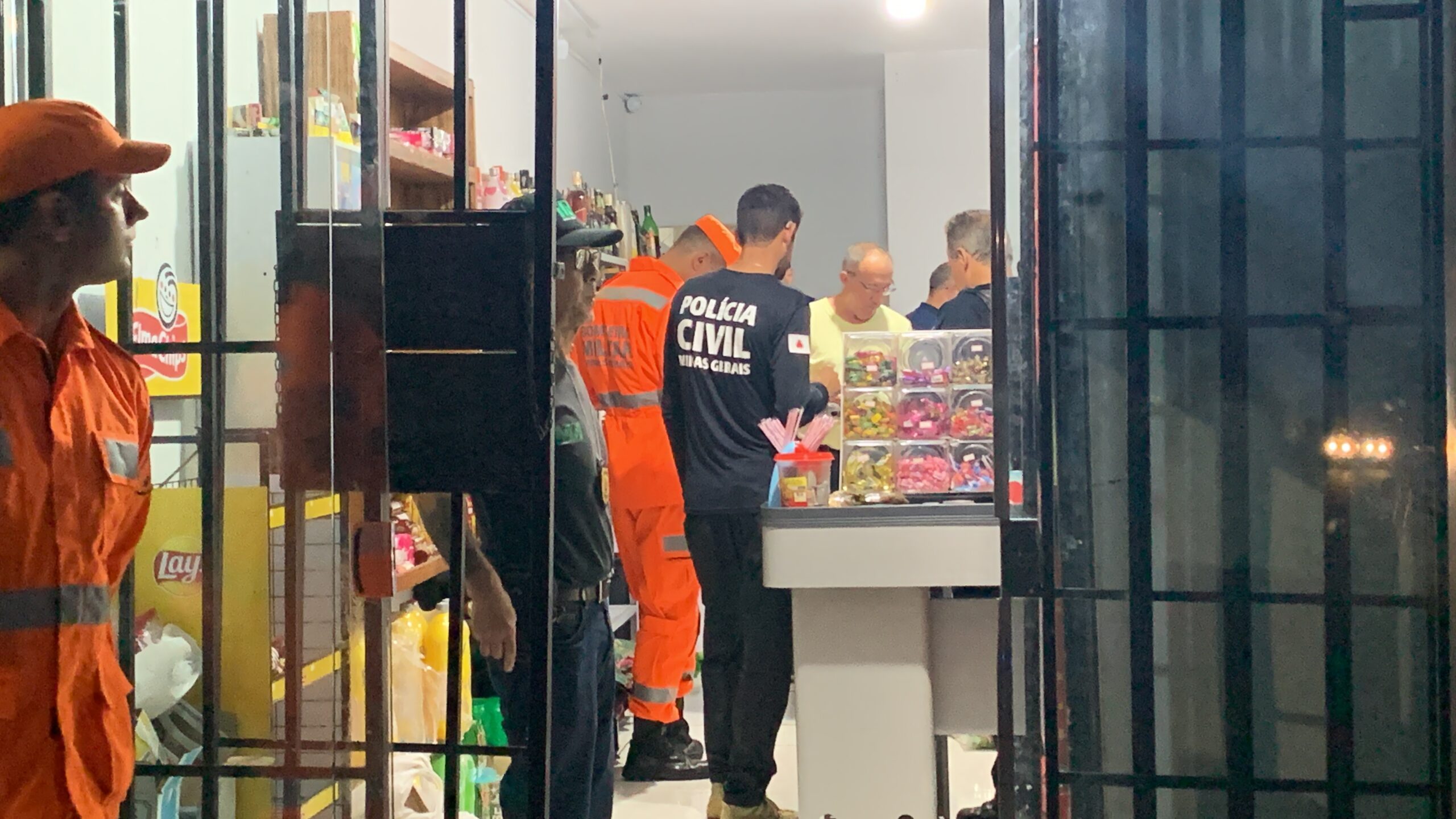 Operação “Baco” fiscaliza conveniências e prende jovem por contrabando em Três Pontas