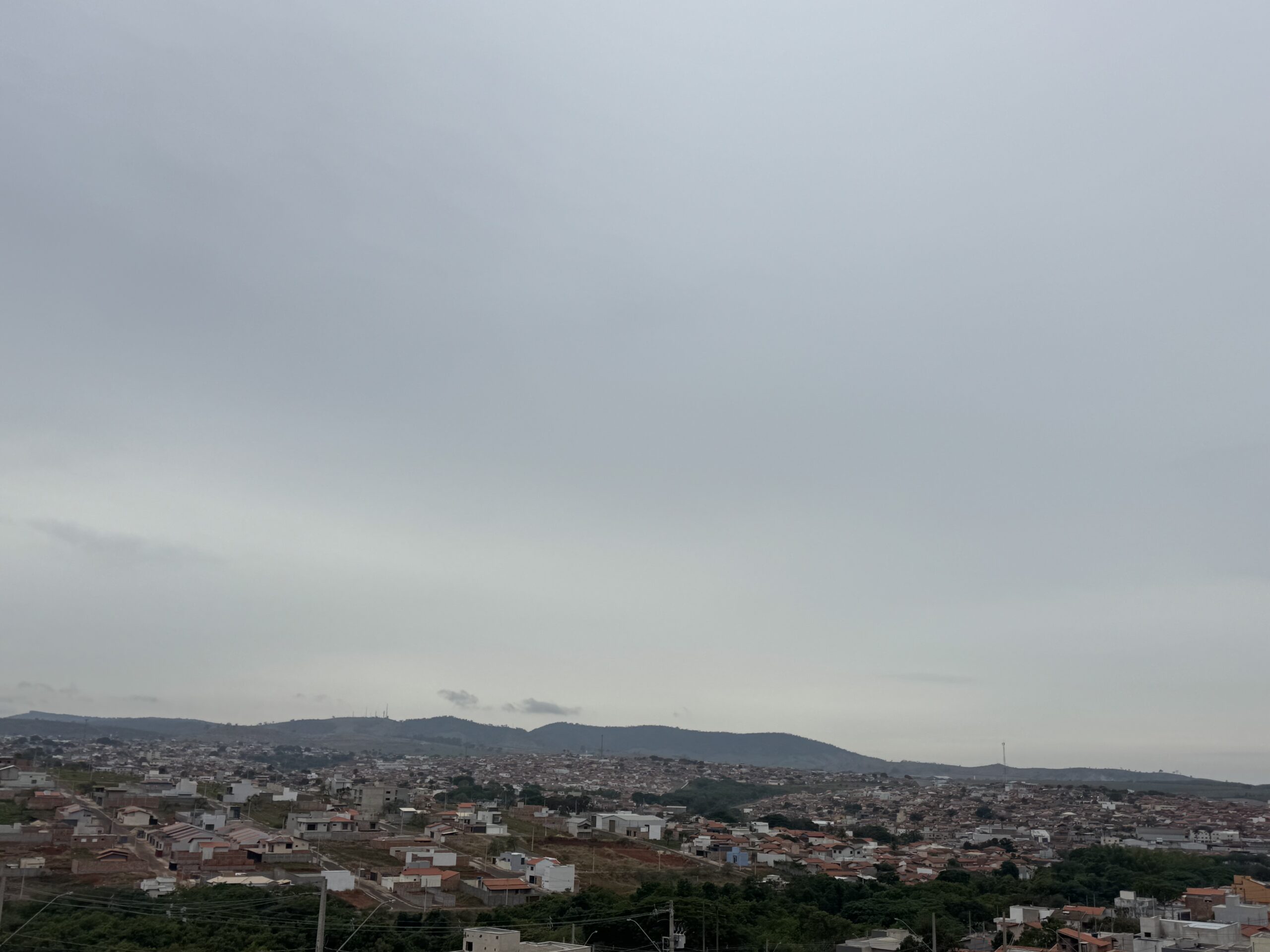 Terça-feira será de sol entre nuvens e pancadas de chuva em Três Pontas