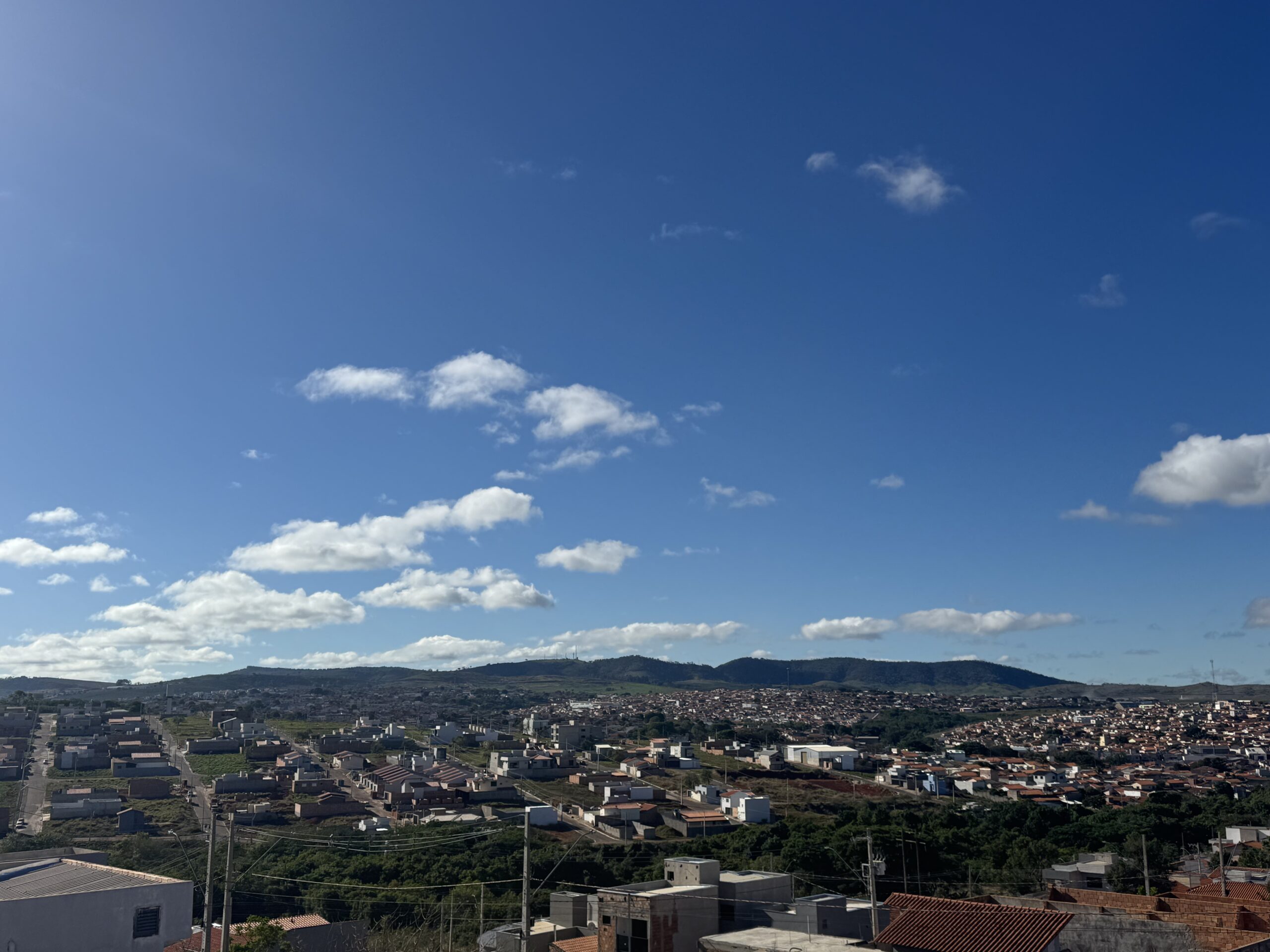 Fim de semana será de sol, calor e tempo firme em Três Pontas
