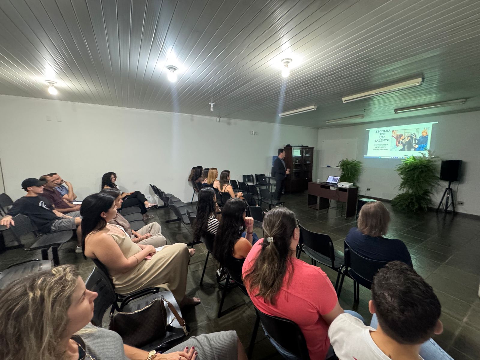 Projeto PDH encerra ciclo de palestras de 2025 com encontro sobre liderança e relações humanas na ACAITP