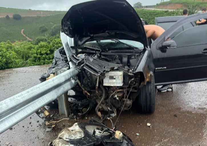 Duas pessoas ficam feridas em acidente na MG 167, próximo da Zaroca