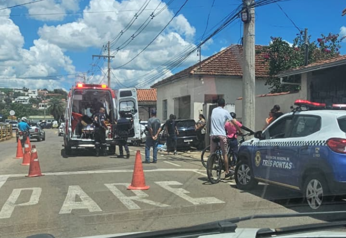 Mãe e filho ficam feridos em acidente no Centro