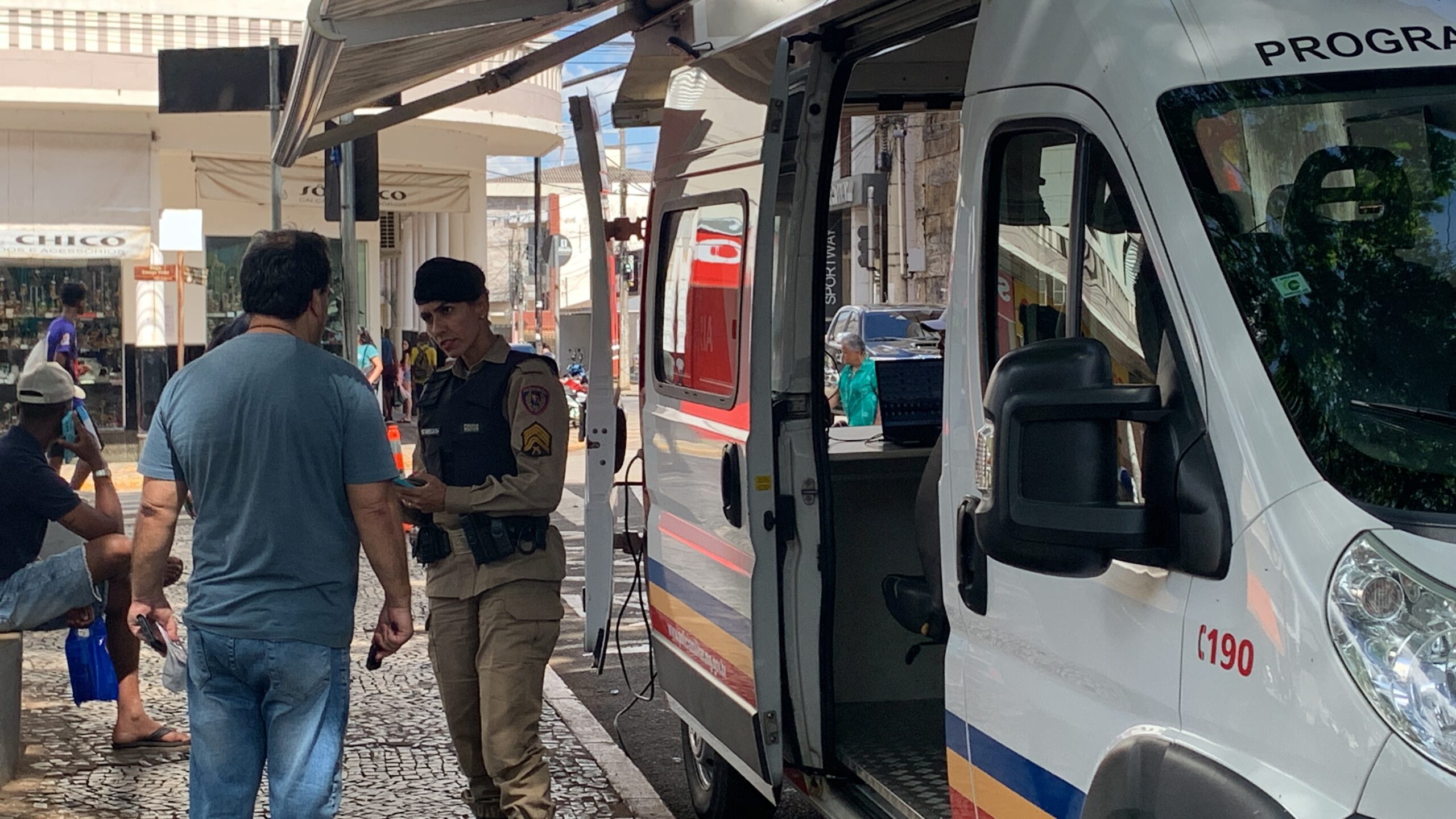 Operação Natalina reforça segurança no comércio e alerta para golpes em Três Pontas