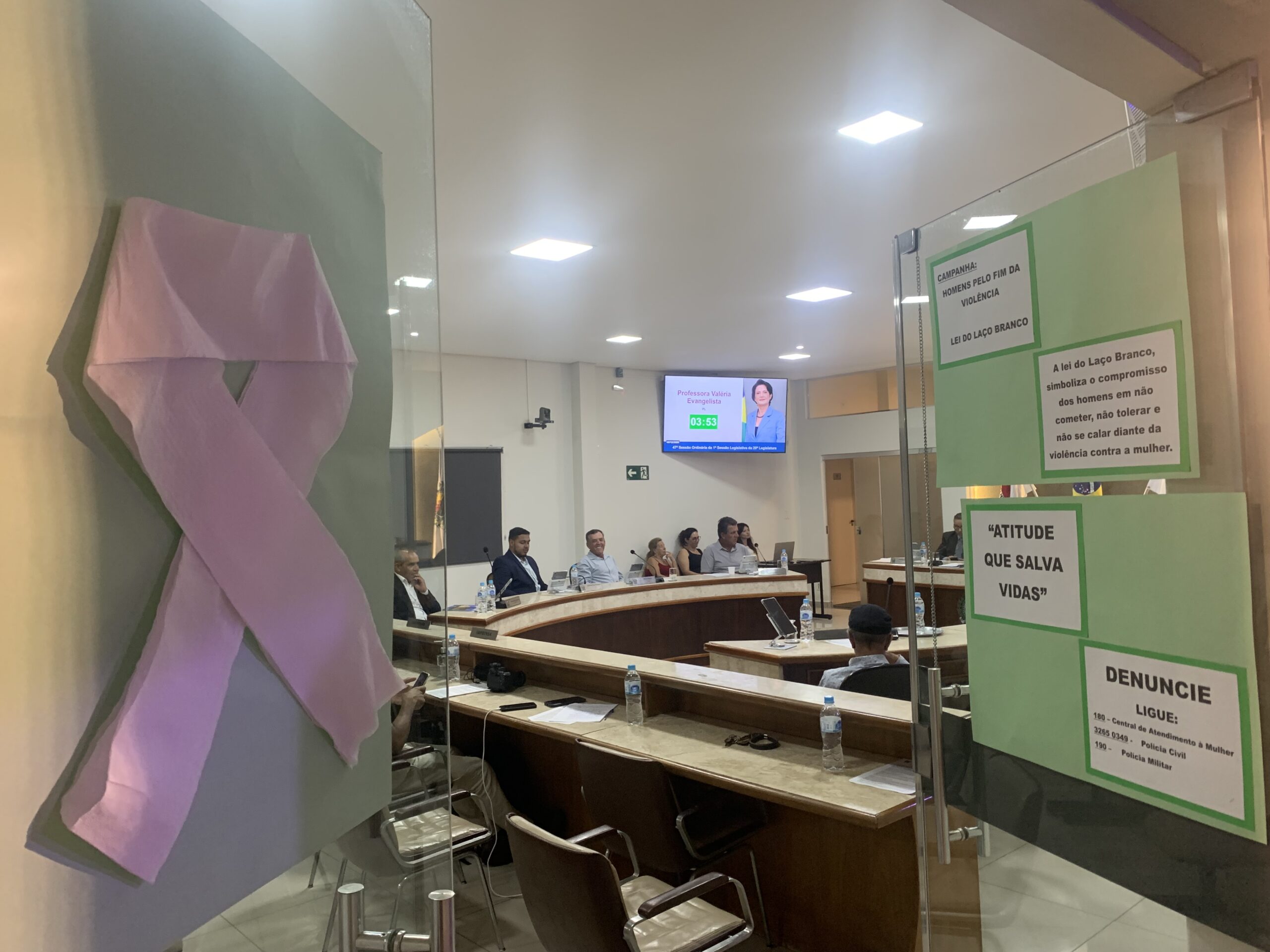 Câmara: Sessão tem pauta vazia, mas cobranças sobre iluminação nas praças, lual no Vale Encantado e pedido de redução da taxa de iluminação pública