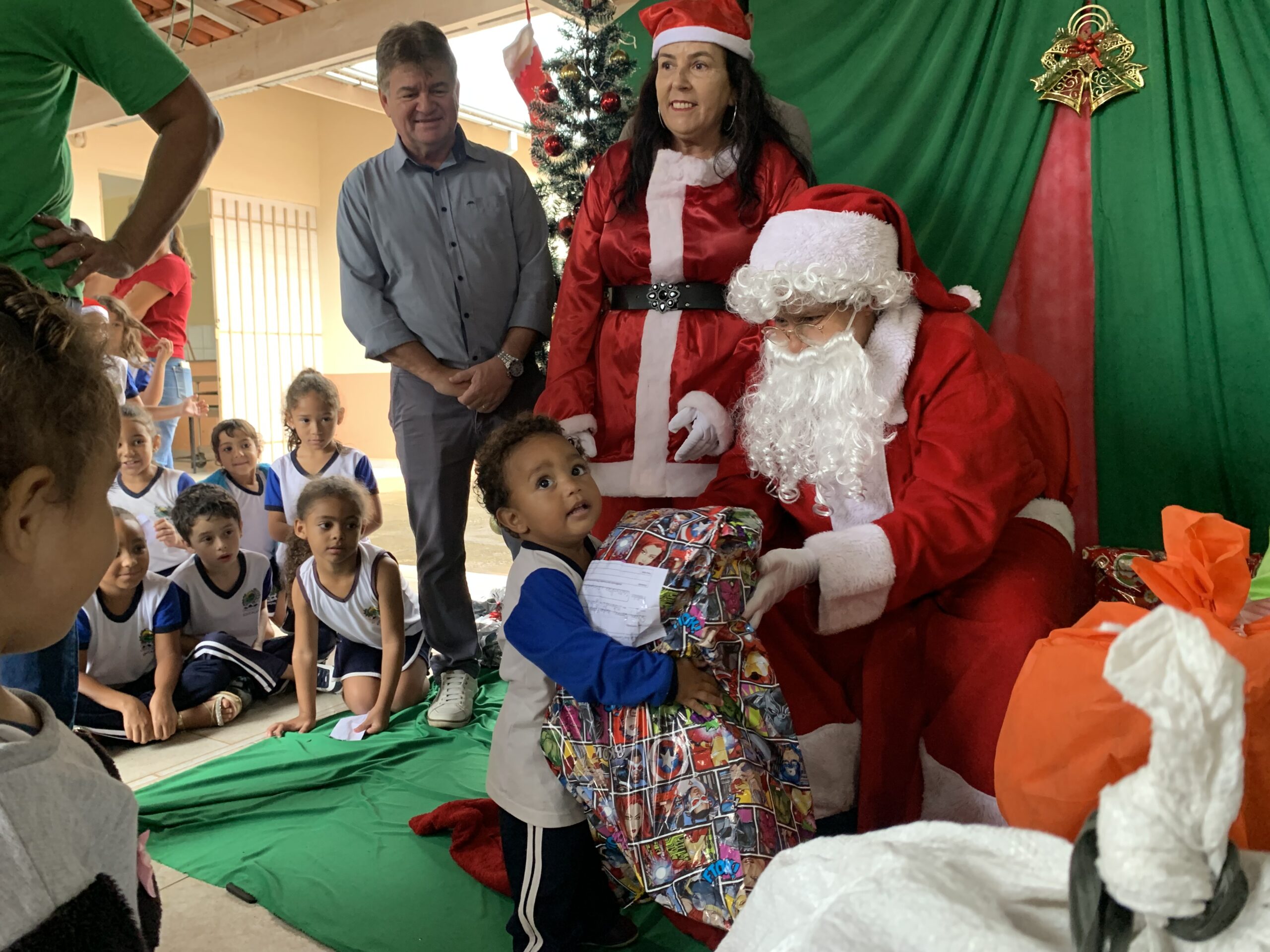 Sorrisos, presentes e solidariedade marcam ação do Papai Noel dos Correios