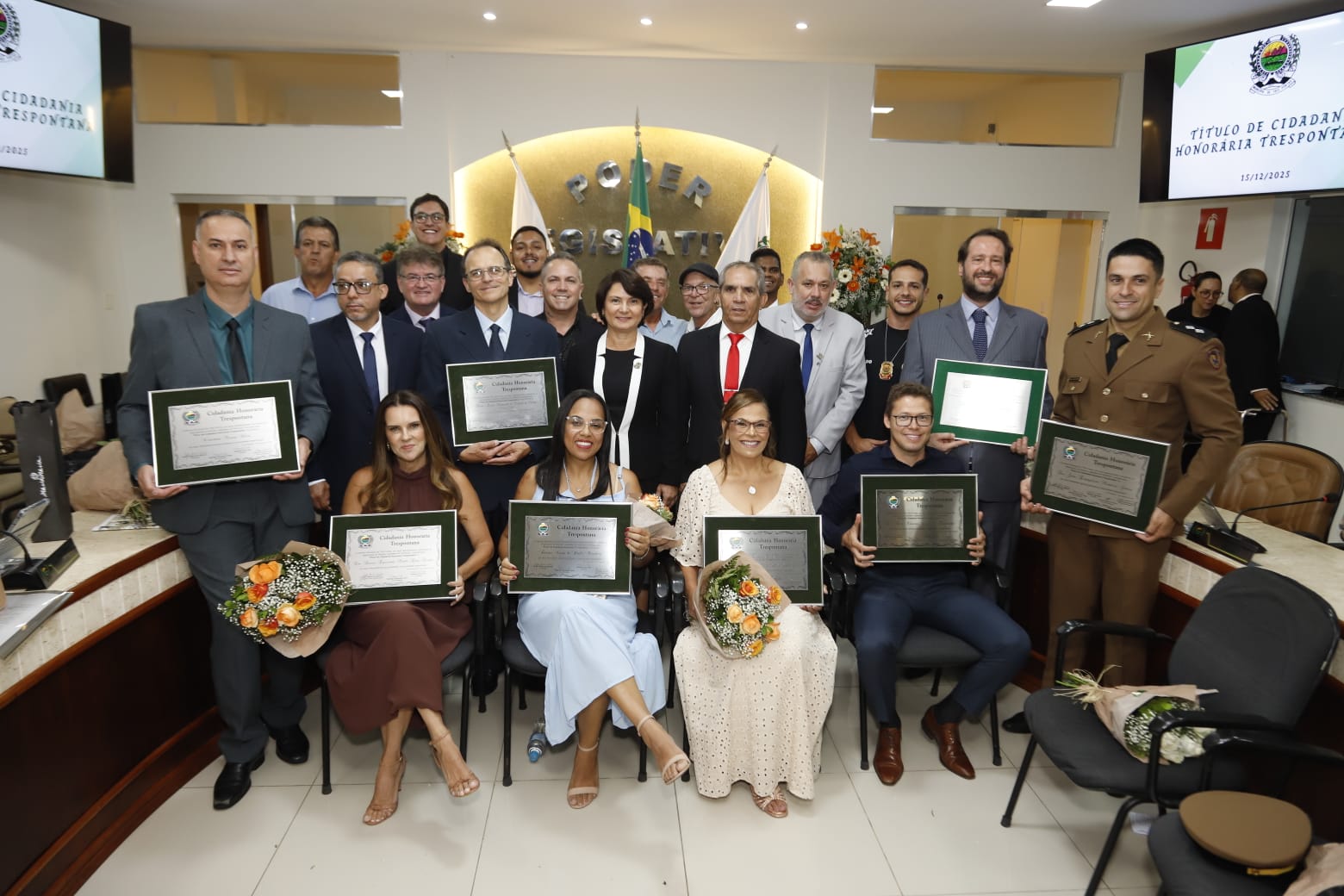 Câmara aprova recursos para compra de veículos e entrega Títulos de Cidadania Honorária em sessão solene