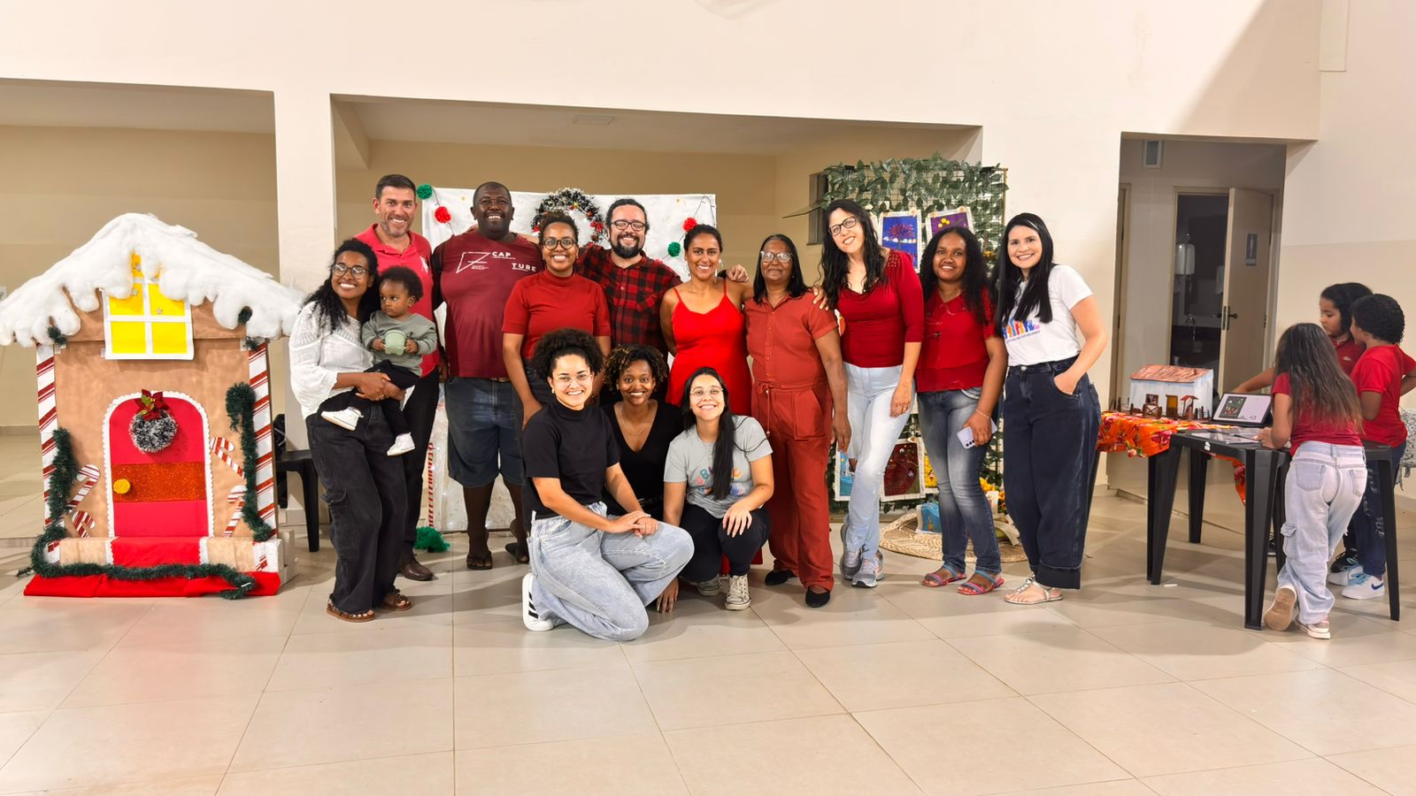 Ubuntu em festa: Arte, emoção e inclusão celebram o encerramento das atividades de 2025