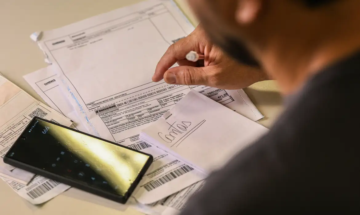 Salário mínimo de R$ 1.621 começou a valer nesta quinta-feira