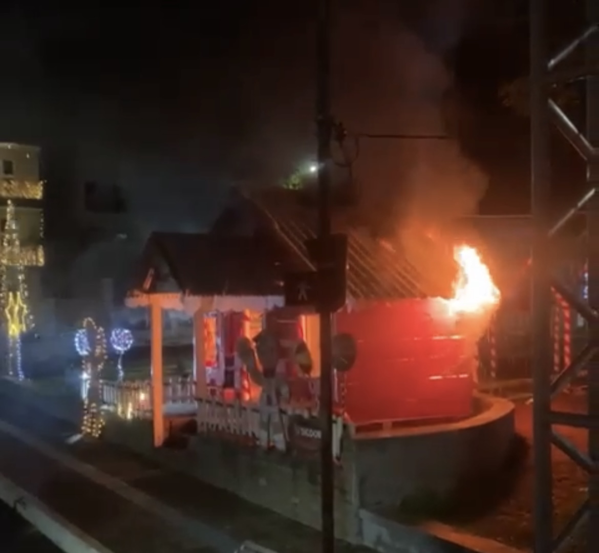 Incêndio danifica Casinha do Papai Noel no Centro de Ilicínea