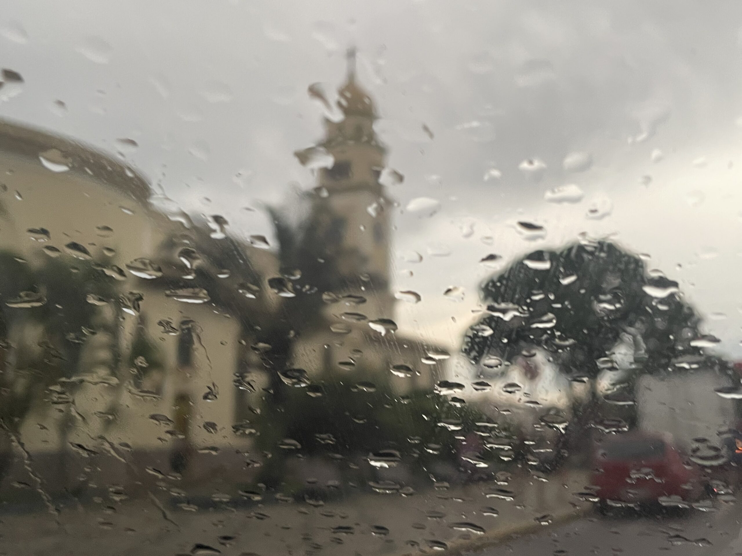 Sexta-feira de alerta: previsão do tempo indica tempestade severa