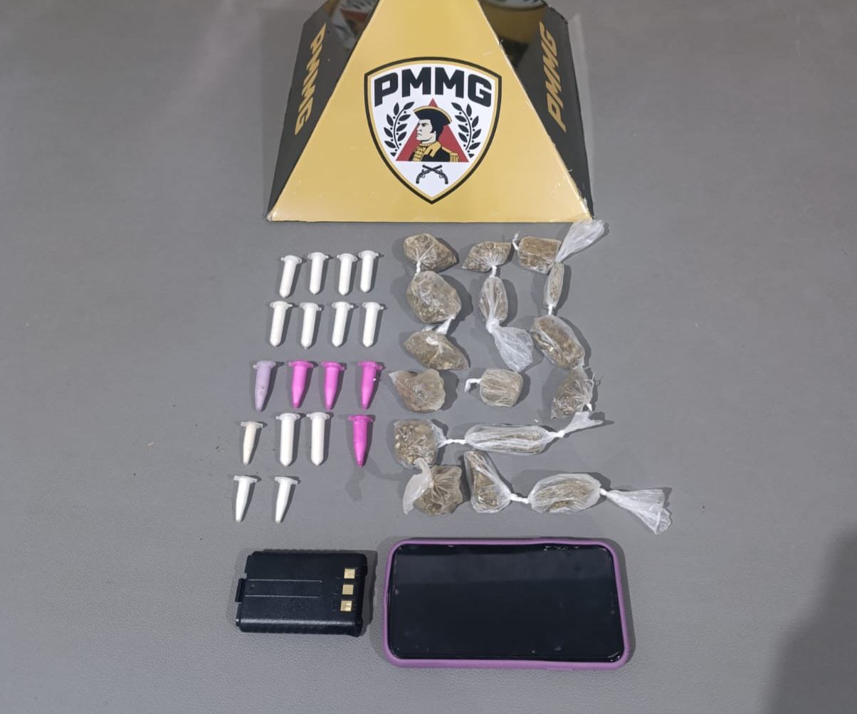 PM encontra drogas e prende mulher em ponto de tráfico em Campo Belo