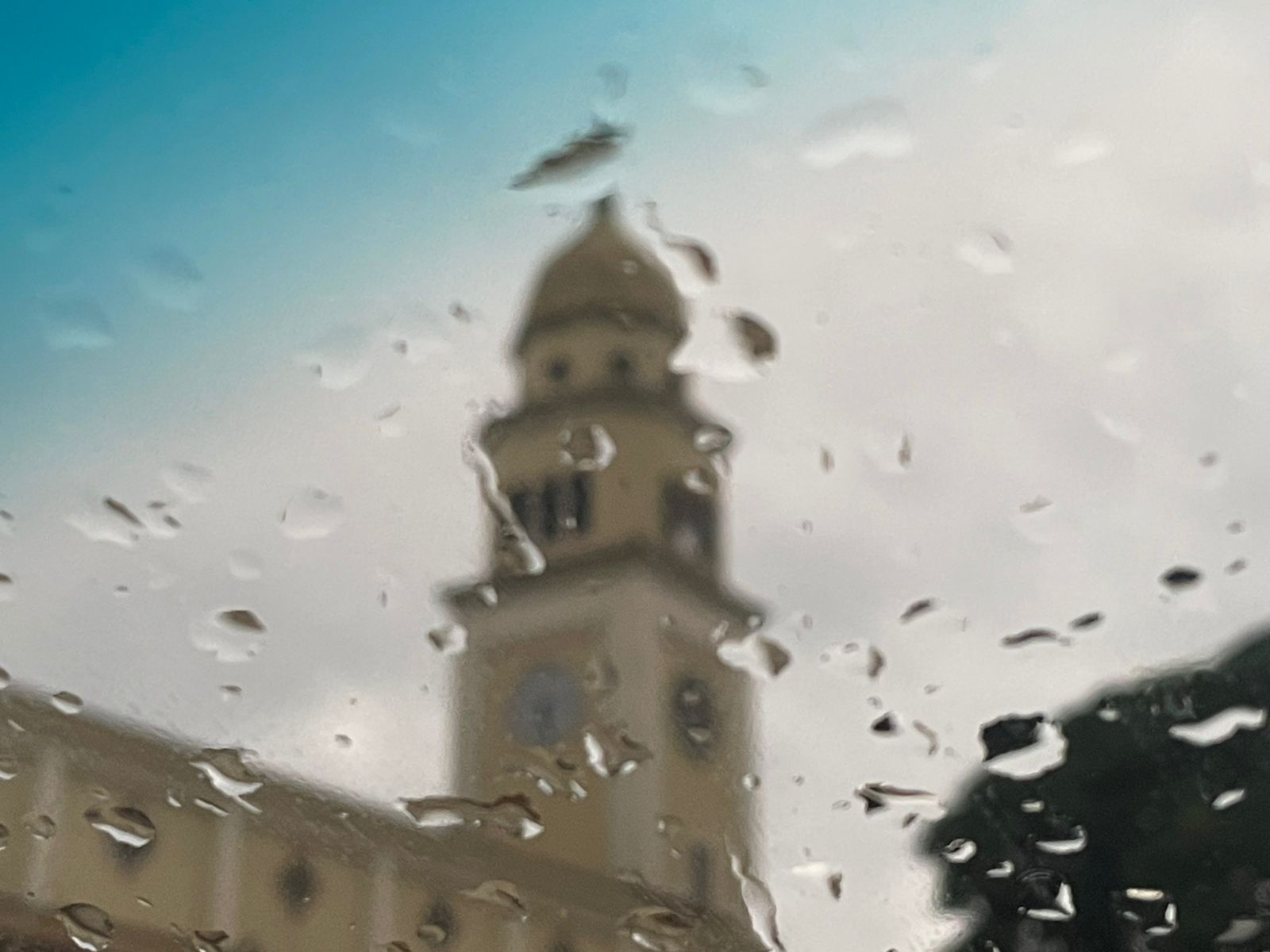 Quarta-feira será de sol, chuva à tarde e temporal à noite