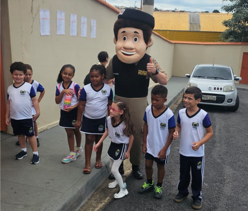 Polícia Militar de Três Pontas e Santana da Vargem fazem operação volta as aulas