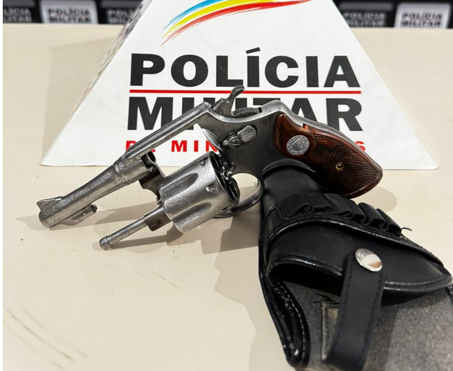 PM apreende arma de fogo e prende suspeito por posse ilegal em Boa Esperança