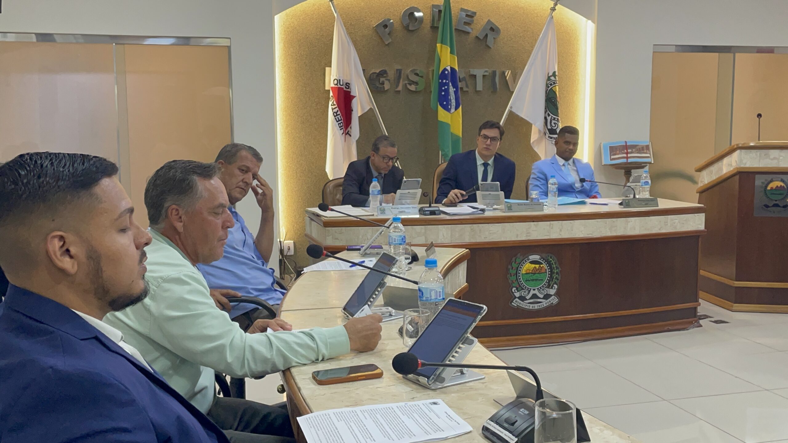 Câmara inicia ano legislativo aprovando 10 projetos e fazendo velhas cobranças