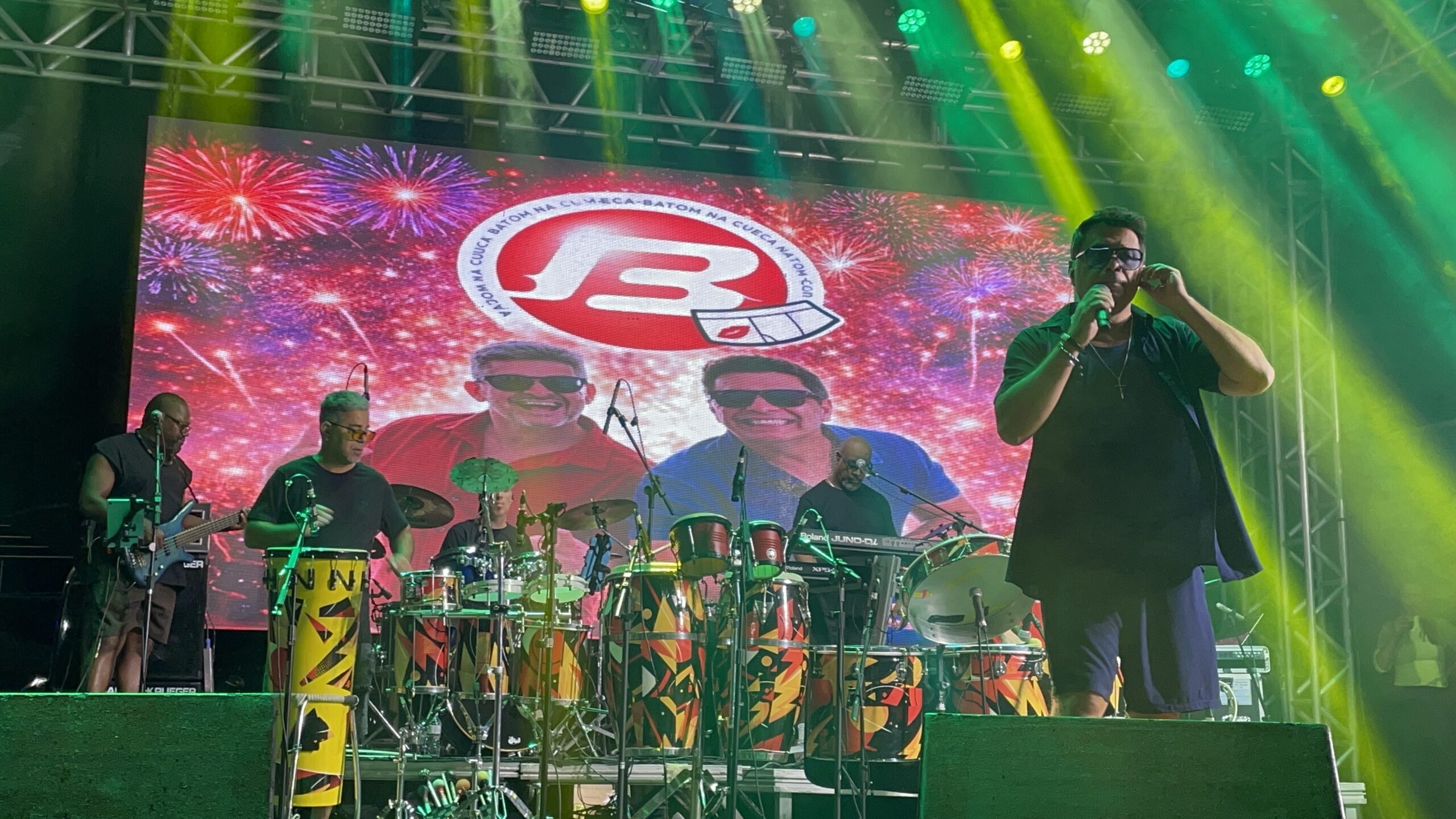 Final histórico: cortejos tomam as ruas e Baton na Cueca transforma avenida em micareta