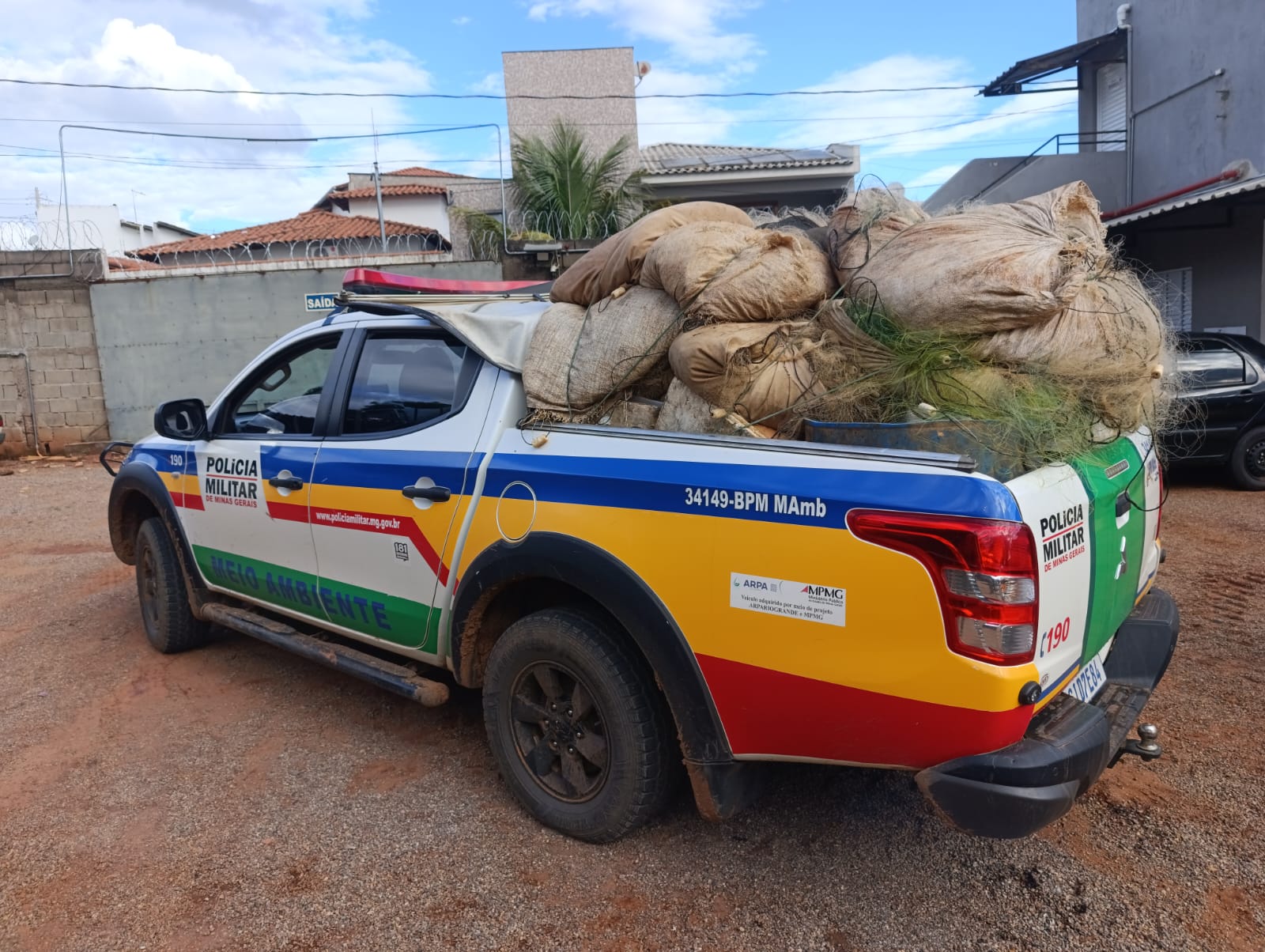 Fiscalização ambiental da PM flagra pesca irregular e apreende 200 quilos de pescado na região do Pontalete