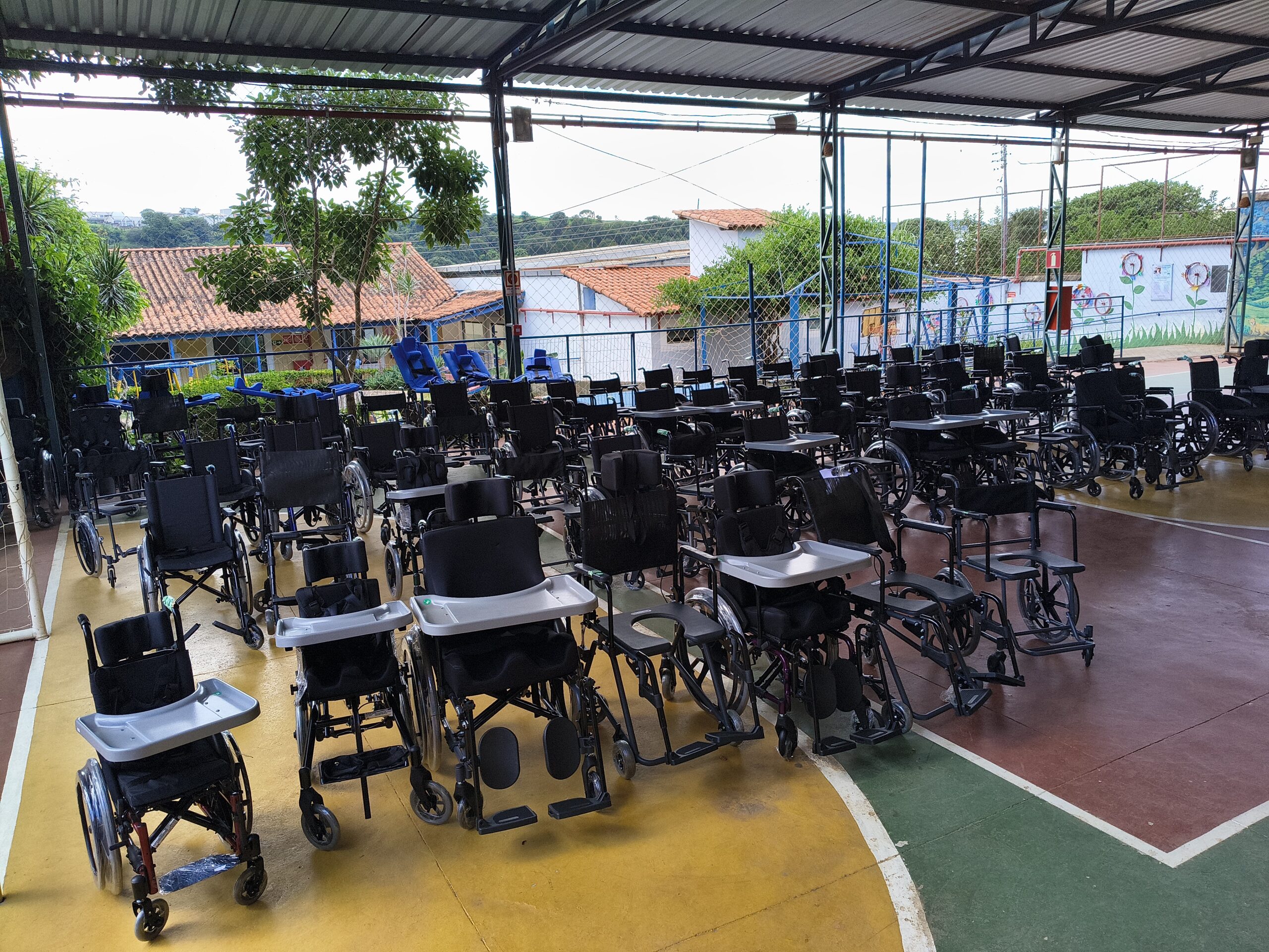 APAE de Três Pontas entrega 80 novas cadeiras de rodas e transforma a mobilidade de usuários da microrregião