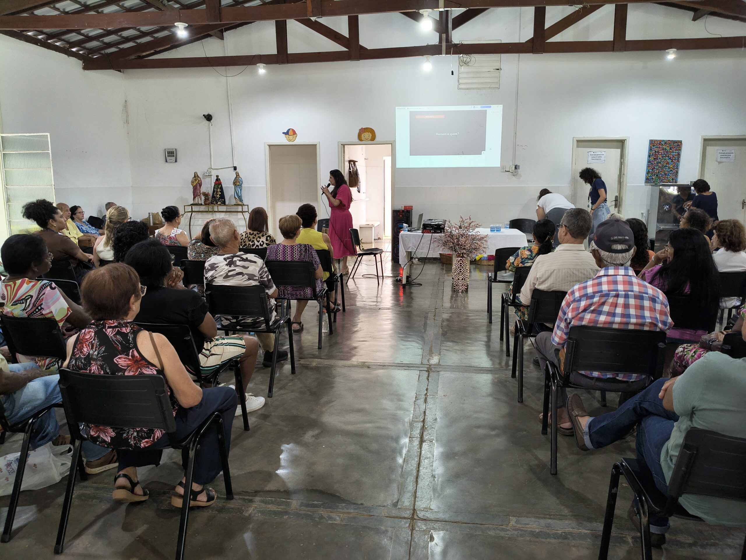 Programa Três Pontas por Elas leva aos idosos, informação e conscientização sobre violência contra a mulher