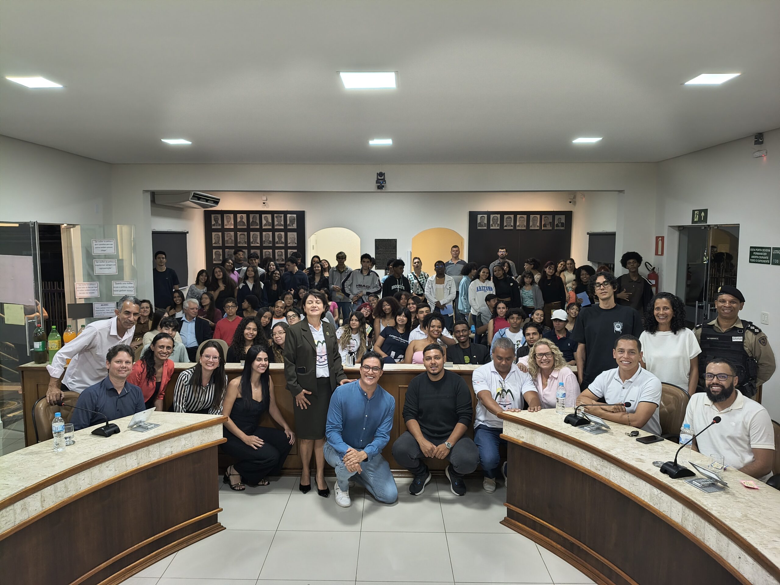 Câmara lança o Parlamento Jovem focado em inclusão com Plenário lotado