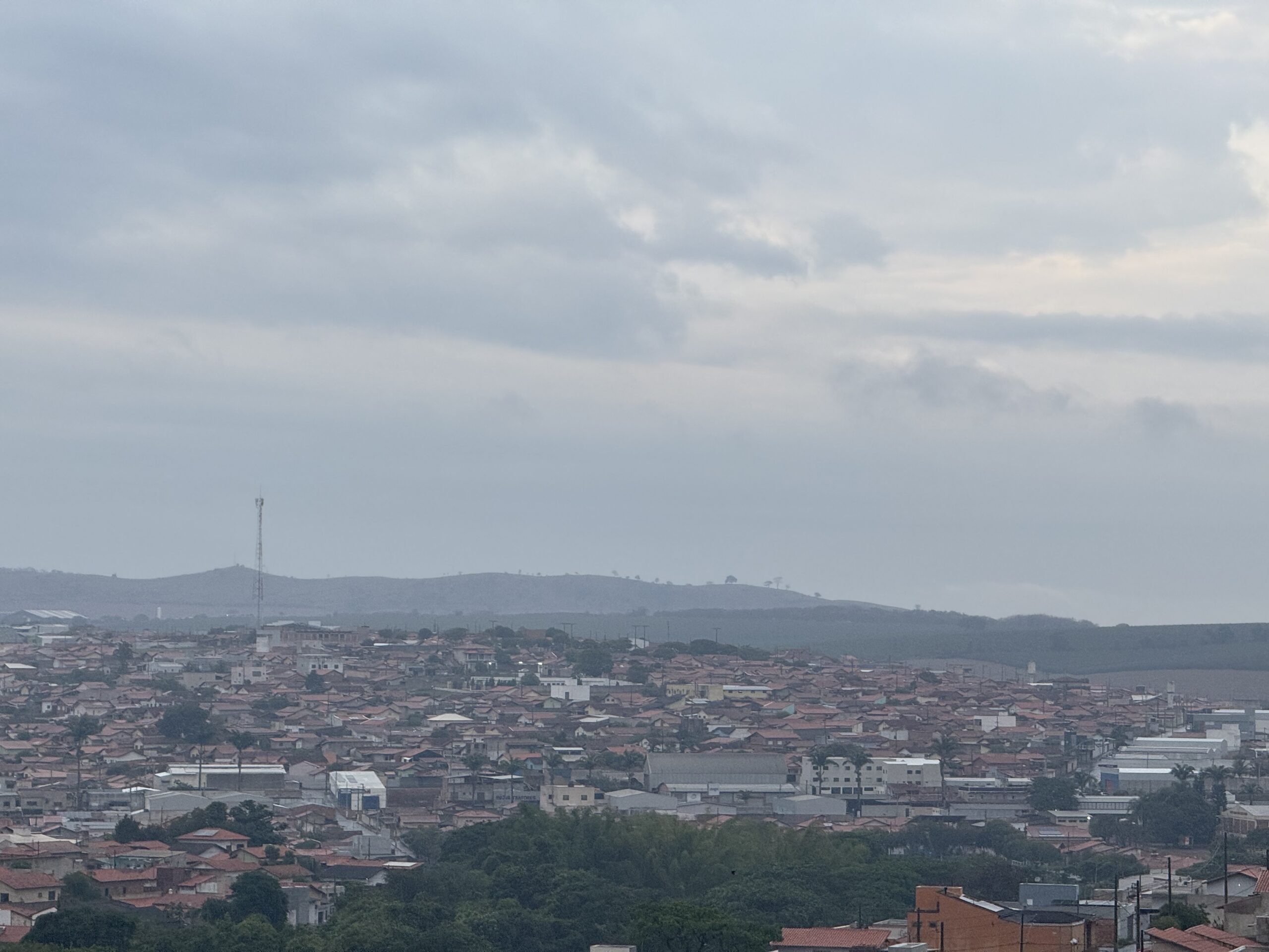 Terça-feira terá sol com possibilidade de chuva durante o dia